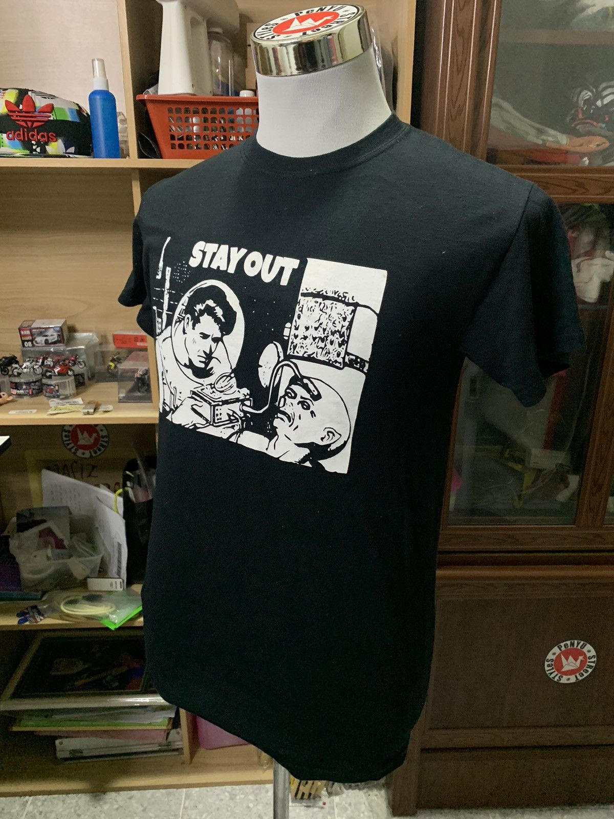 Gildan Y2K Humor stay out Tee Small Size Size US S / EU 44-46 / 1 - 3 Thumbnail