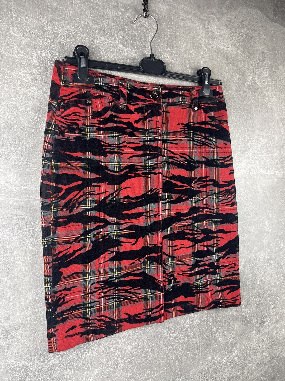 Versace × Versus Versace Versus Versace Archive Runway Red /Black Tartan Camo Skirt Size 27" / US 4 / IT 40 - 3 Thumbnail