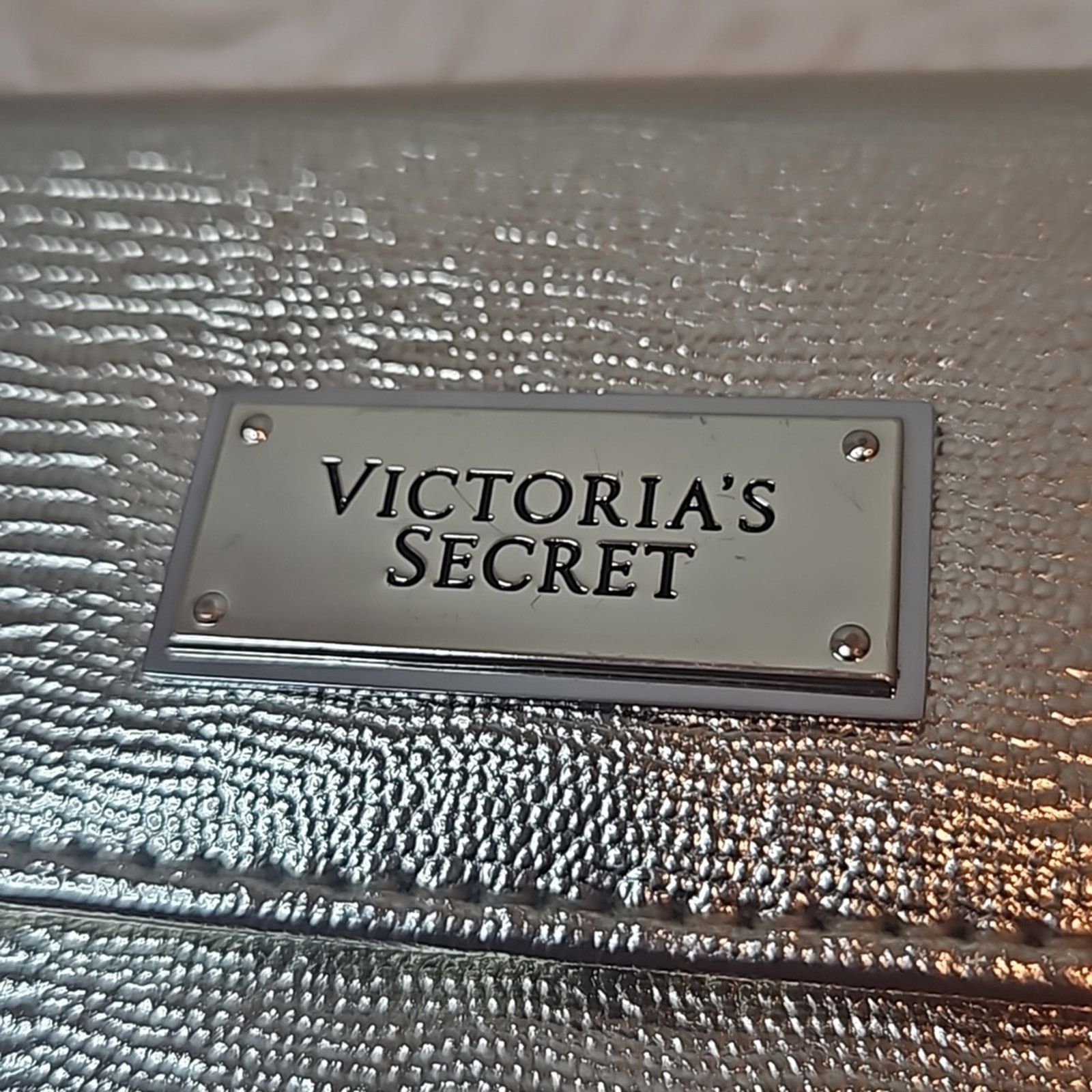 Victoria's Secret Victoria's Secret Gold Trifold Wristlet Size ONE SIZE - 6 Thumbnail