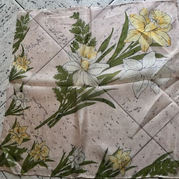 Vintage Vintage Light Pink Silk Scarf Handkerchief Size ONE SIZE - 1 Thumbnail