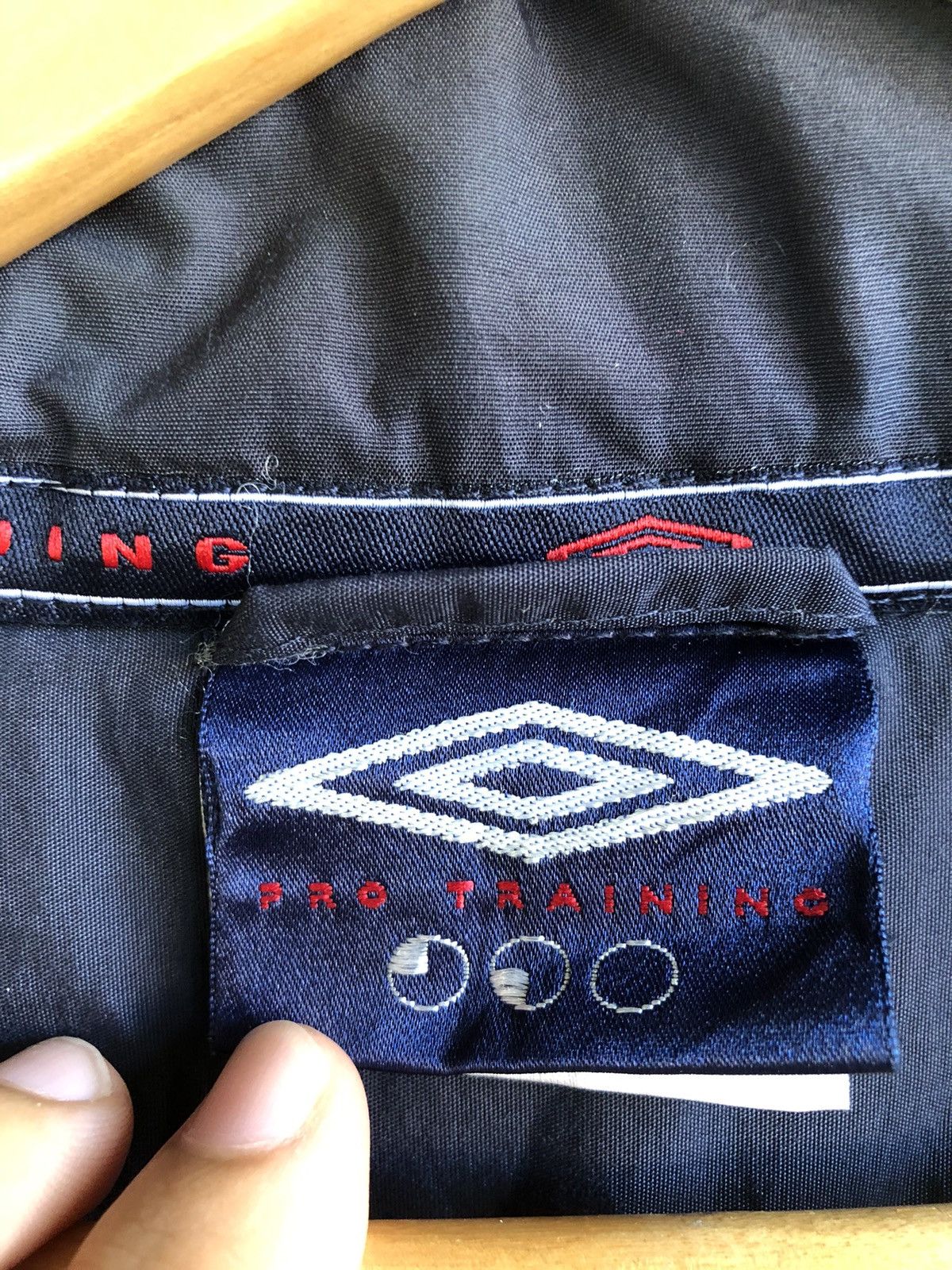 Umbro Vintage Nationwide England Pro Training Jacket Size US L / EU 52-54 / 3 - 14 Thumbnail