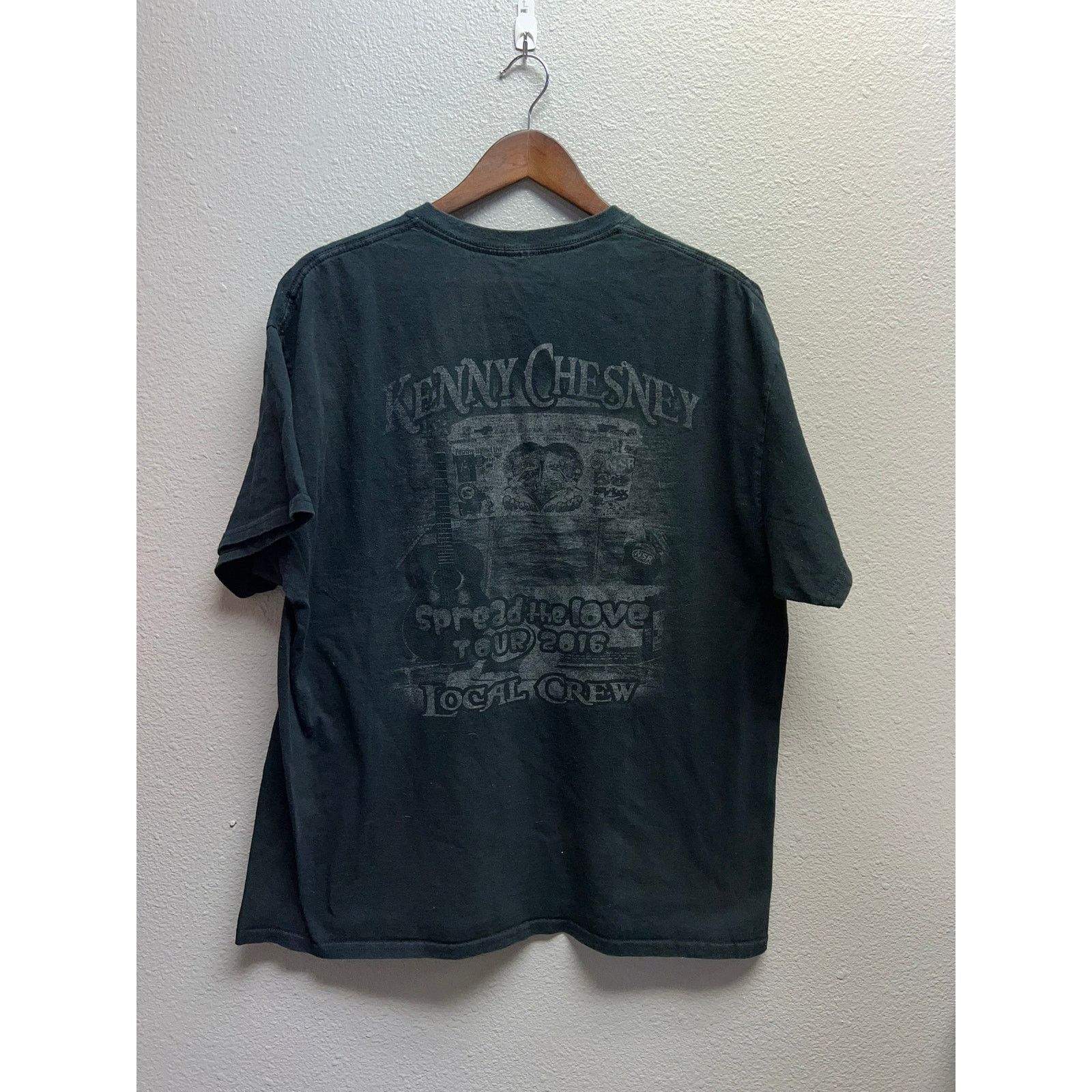 Band Tees Kenny Chesney Shirt Spread The Love Tour Local Crew X-Large Size US XL / EU 56 / 4 - 6 Thumbnail