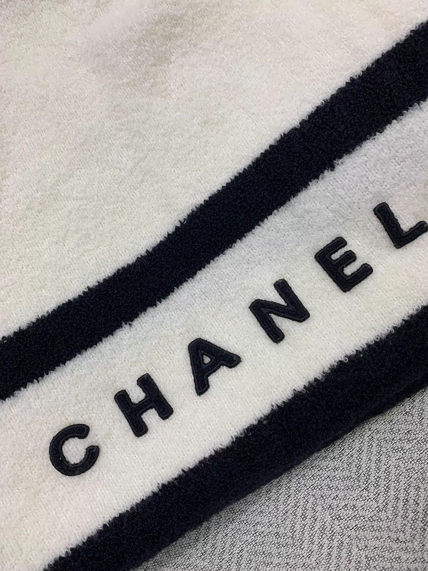 Chanel Chanel Women's Black & White Logo Cashmere Scarf Size ONE SIZE - 2 Thumbnail