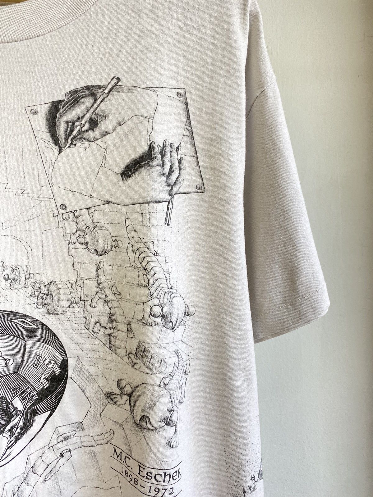 Vintage Vintage MC Escher 1991 Full Print art tee Size US L / EU 52-54 / 3 - 7 Thumbnail