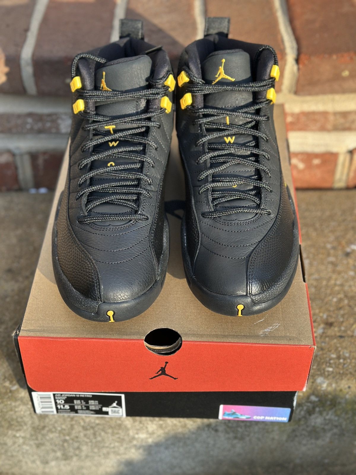 Jordan Brand Nike Air Jordan 12 Retro Black Taxi (10M) Size US 10 / EU 43 - 3 Thumbnail