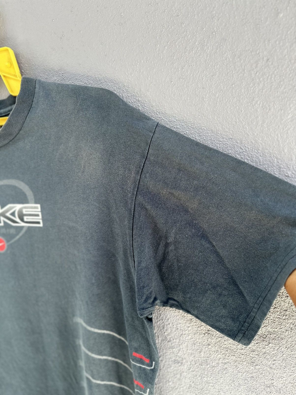 Nike Thrashed Vintage Nike Tuned Air Sportwear Sun Faded Usa Tee Size US M / EU 48-50 / 2 - 7 Thumbnail