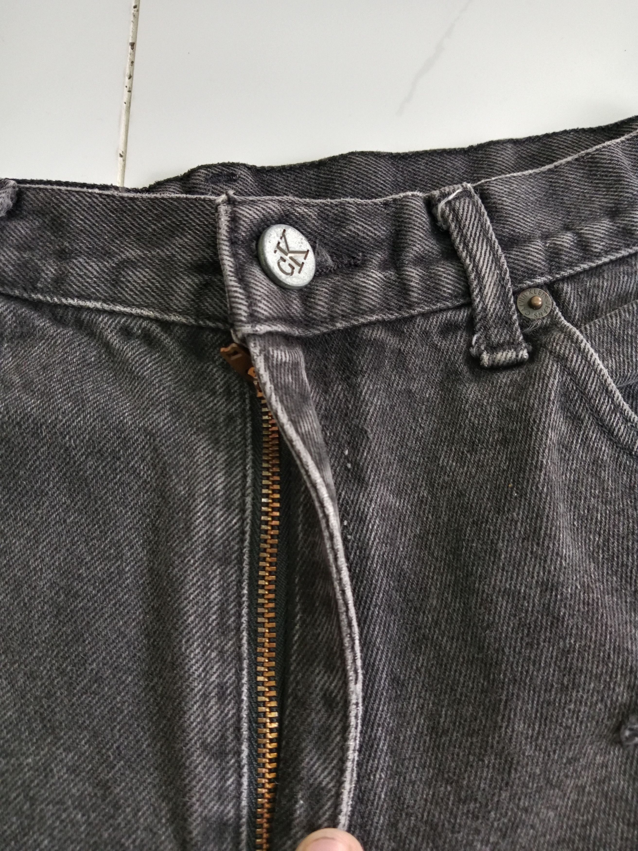 Calvin Klein CALVIN KLEIN Jean's Short Distressed Style Size 28" / US 6 / IT 42 - 7 Thumbnail