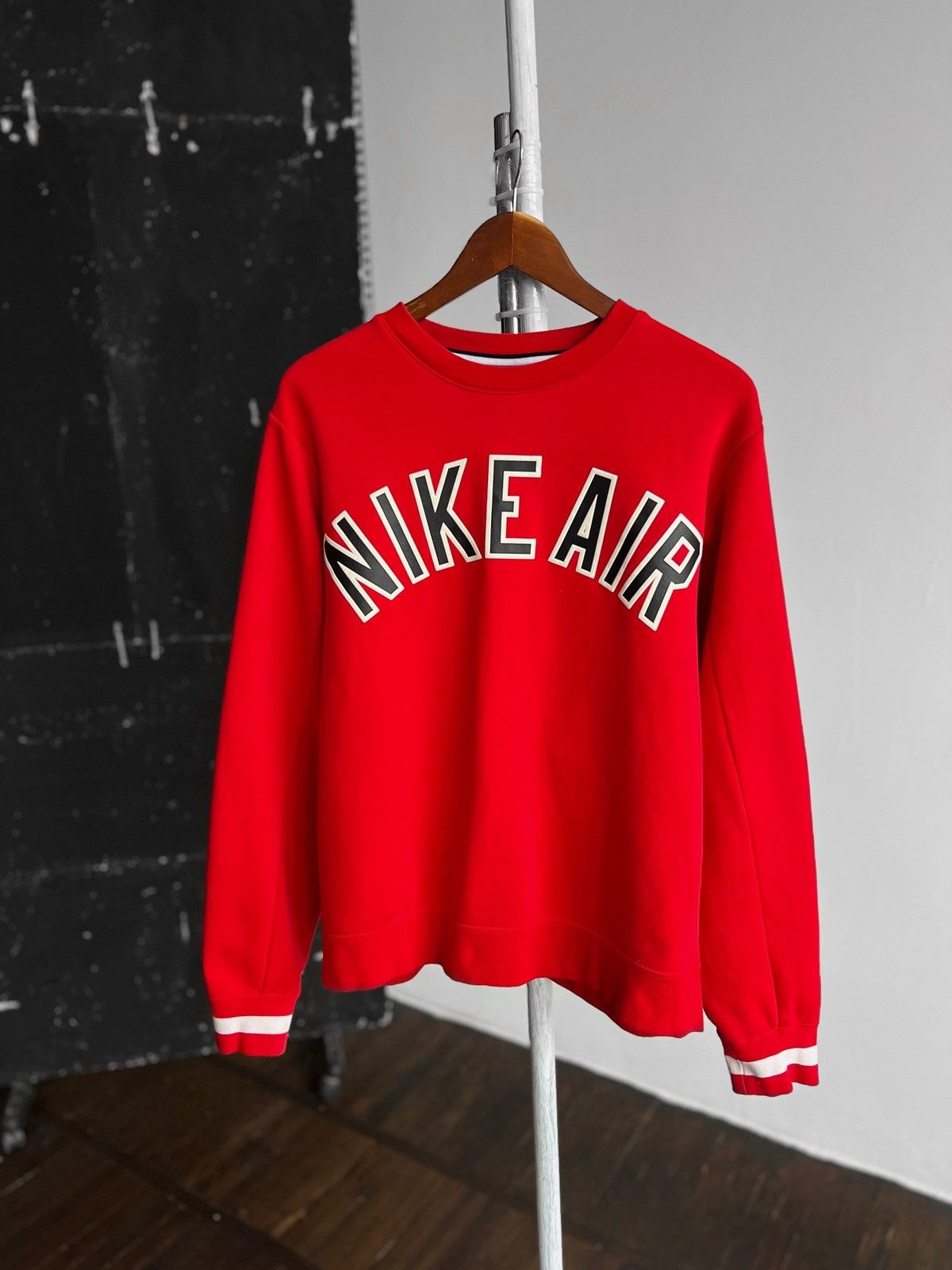 Nike Nike Air NSW Mens Red Long Sleeve Sweatshirt Center Logo Size US S / EU 44-46 / 1 - 1 Thumbnail