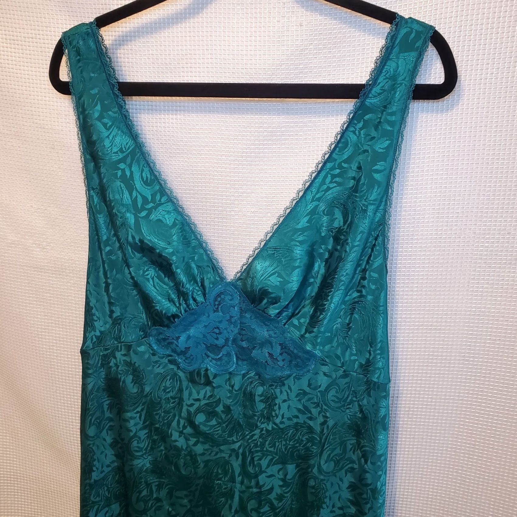 Vintage VINTAGE L A II Maxi Dress Women 1X Green Floral Lace Handkerchief Hem V-Neck Sleeveless Pullover Party/Cocktail - Plus Size Women Size XL / US 12-14 / IT 48-50 - 2 Thumbnail