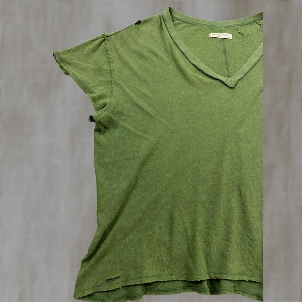 Free People Free People Shirt Women M V-Neck Oversized Green Stains Distressed Size M / US 6-8 / IT 42-44 - 1 Thumbnail