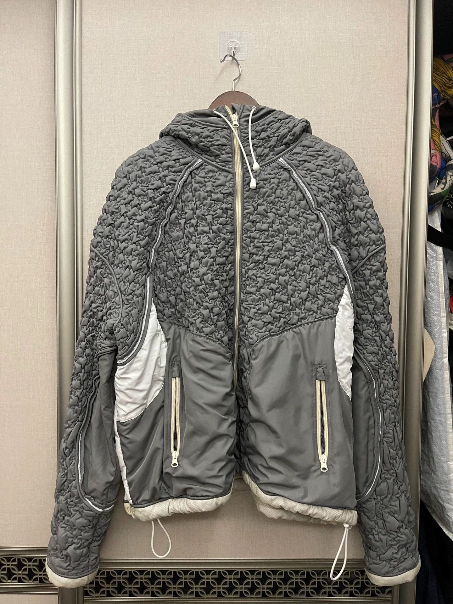 Kusikohc Gray Textured Hooded Jacket with Contrast Panels Size US XL / EU 56 / 4 - 1 Thumbnail