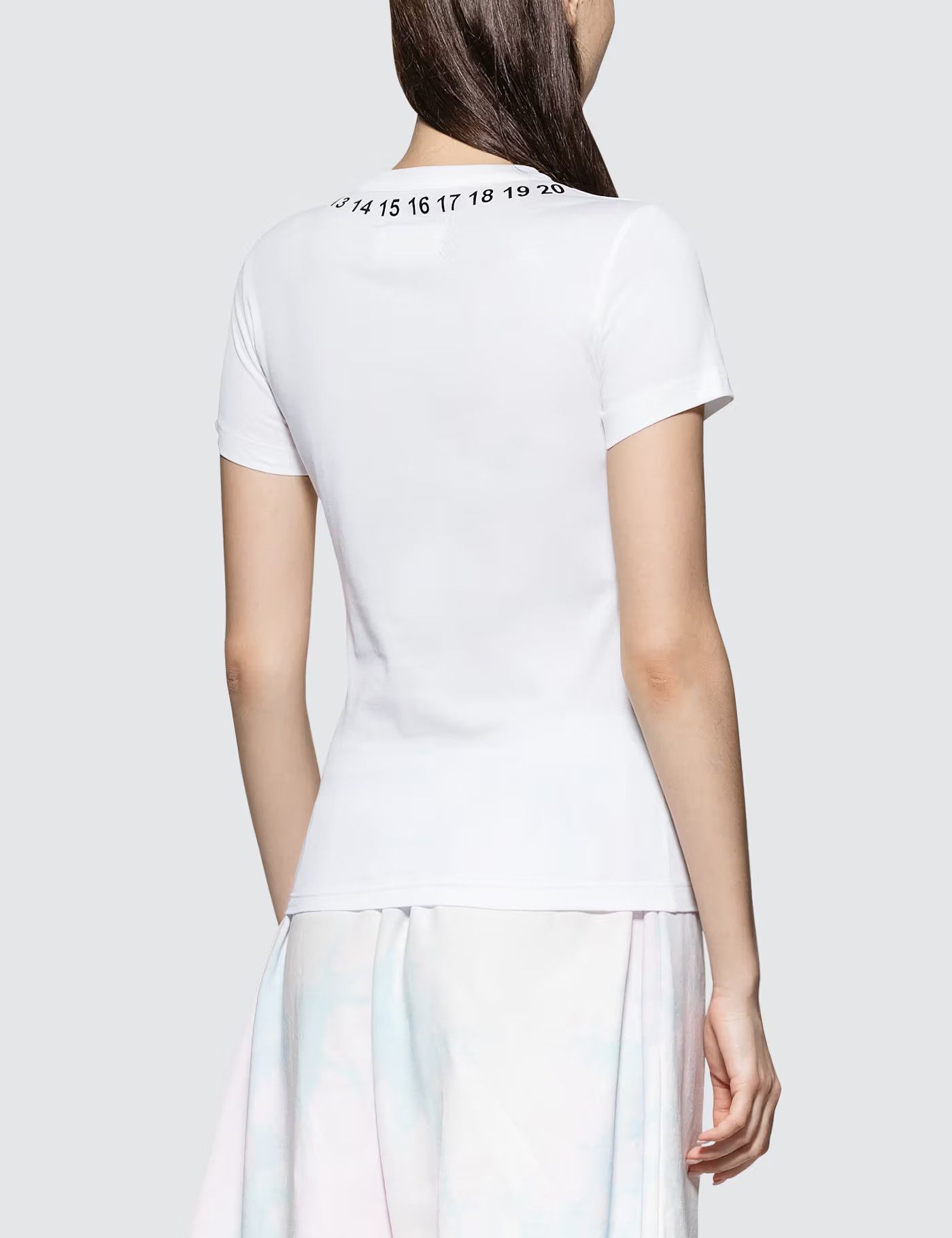 Maison Margiela oc11z1225 Numerical Logo Basic T-Shirt in White Size XS / US 0-2 / IT 36-38 - 3 Thumbnail