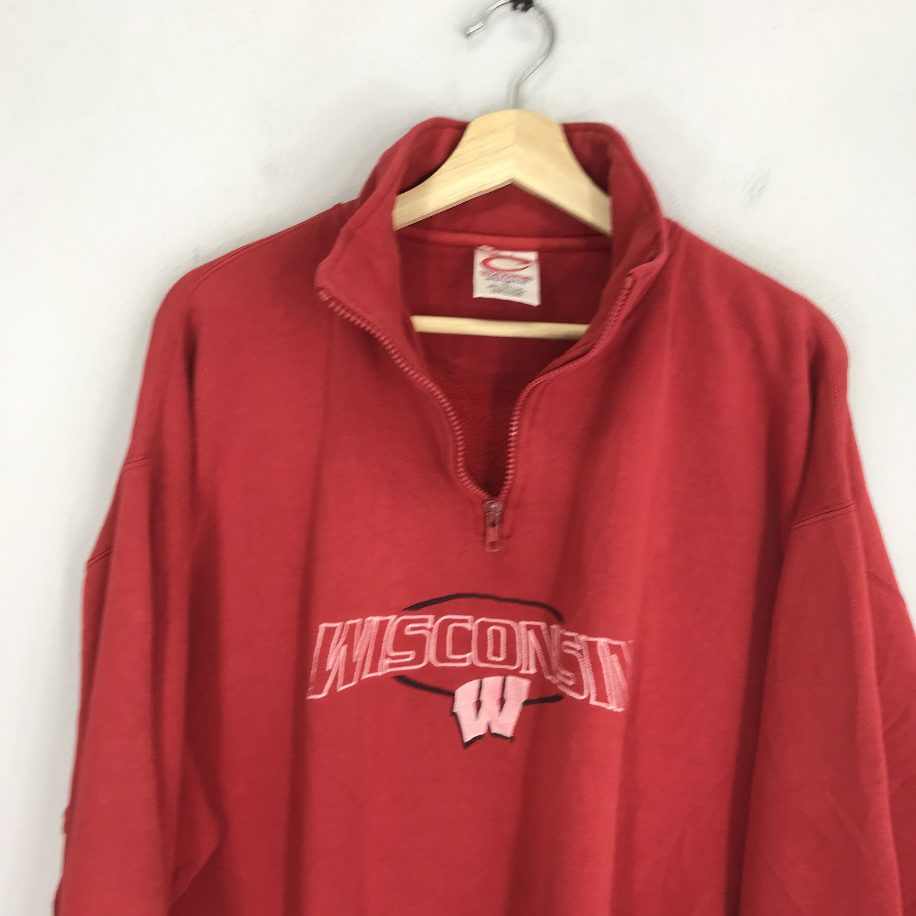 Vintage Vintage 90's Wisconsin Sweatshirt Red Xlarge - 305 Size US XL / EU 56 / 4 - 6 Thumbnail