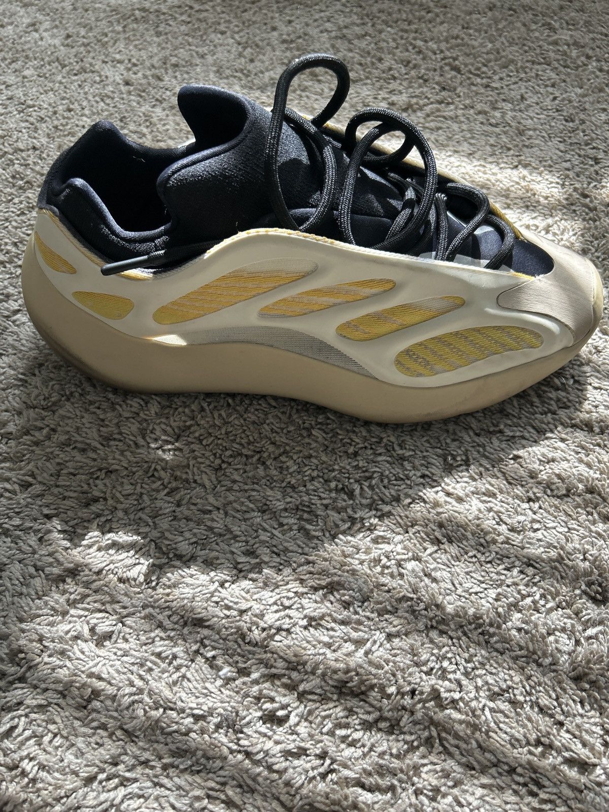 Yeezy Adidas Yeezy 700 V3 Azael Size US 10 / EU 43 - 8 Thumbnail