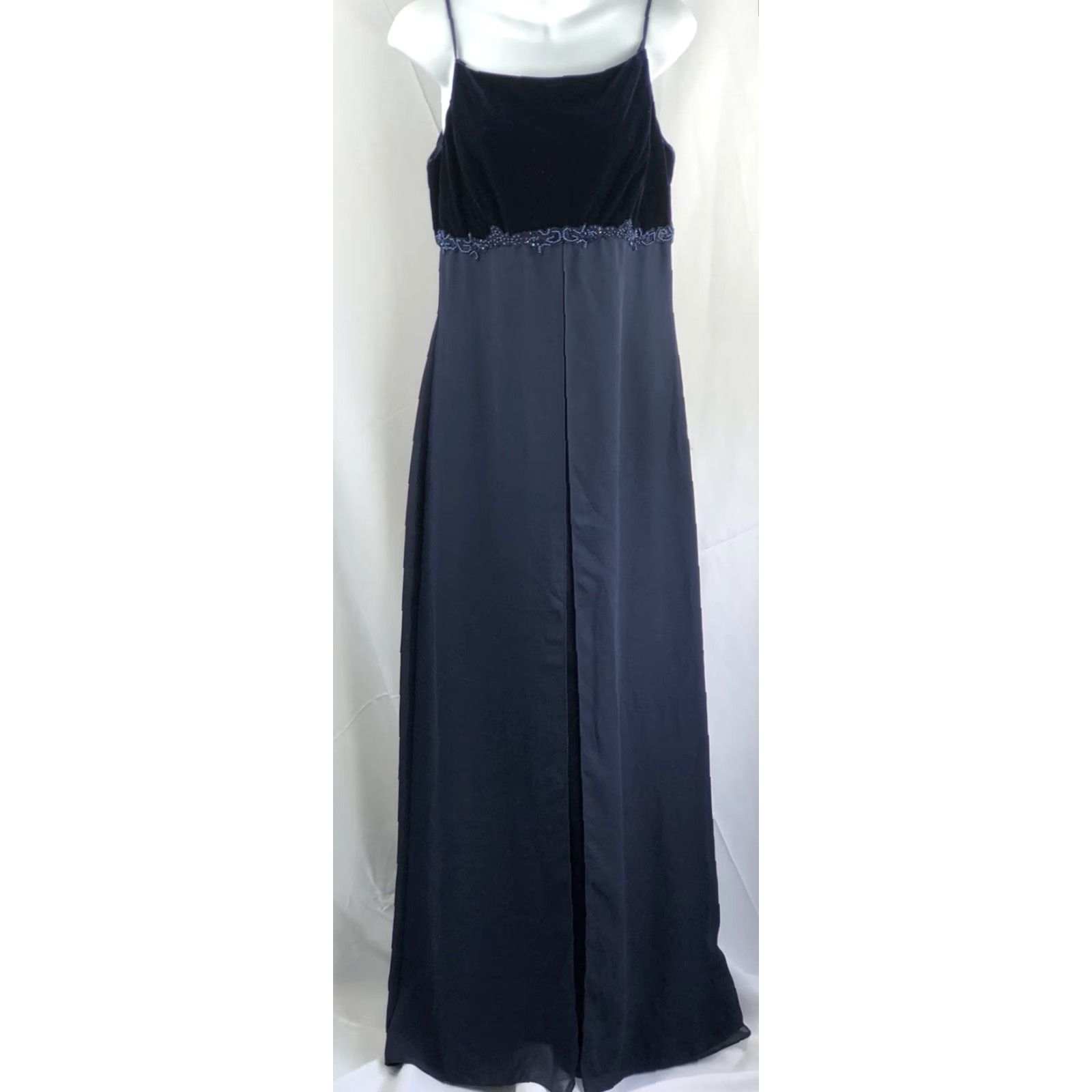 green emerald velvet dress Cachet Women's Long Sleeve Sequin Dress, Pewter, 14 : Amazon.ca: Clothing,  Shoes & Accessories