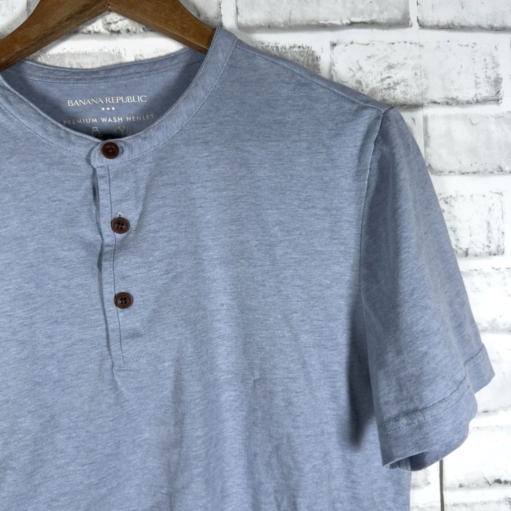 Banana Republic Banana Republic Henley Style Shirt Mens Size M Blue T-Shirt Size US M / EU 48-50 / 2 - 2 Thumbnail