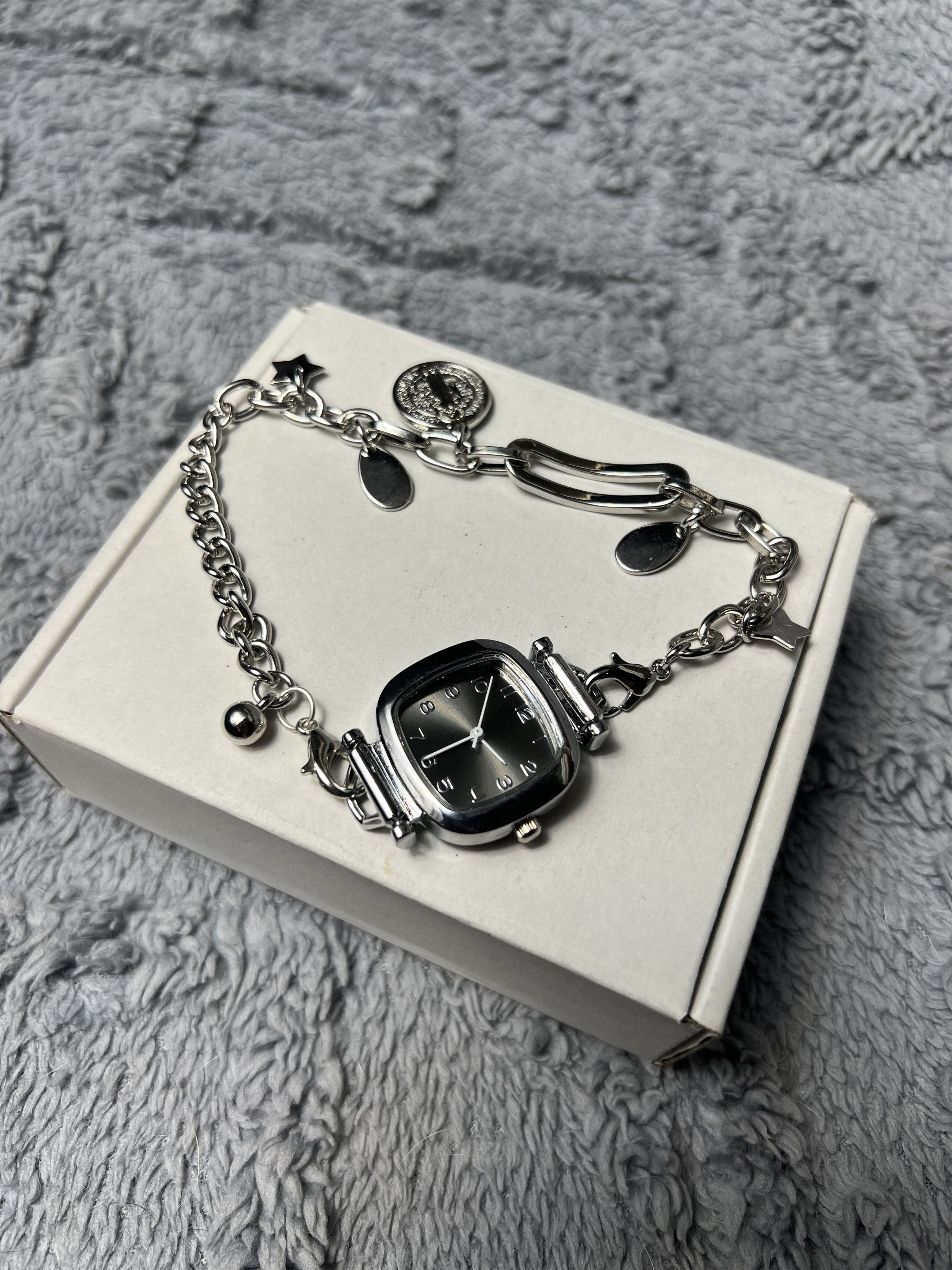 Vintage Glamour Minimalistic Japanese Style Bracelet Watch Y2k Size ONE SIZE - 3 Thumbnail