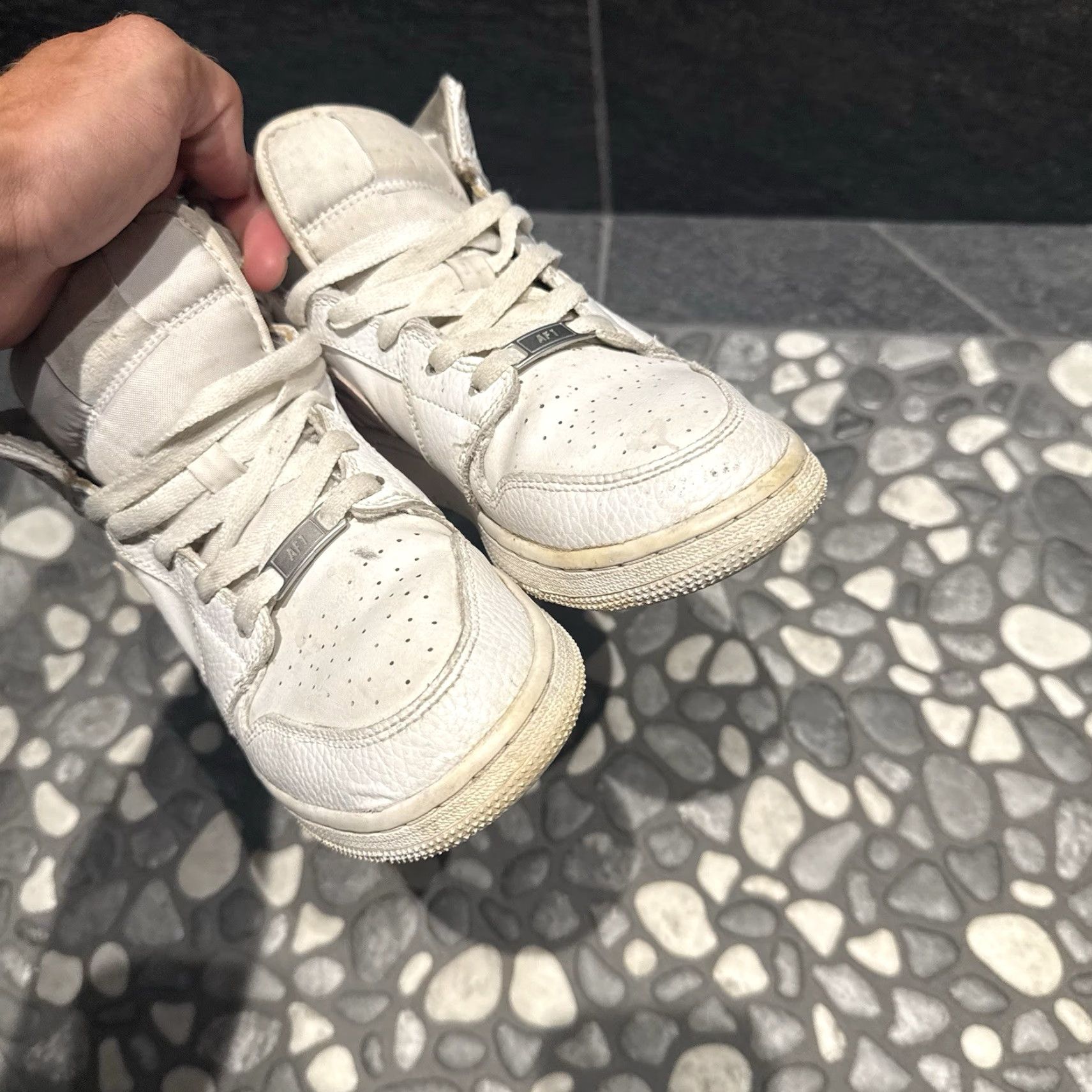 Jordan Brand Nike Air Jordan 1 Mid White Pink Trainers Women Size 5Y 554725-130 Sneaker Leather White Size US 5 / IT 35 - 6 Thumbnail