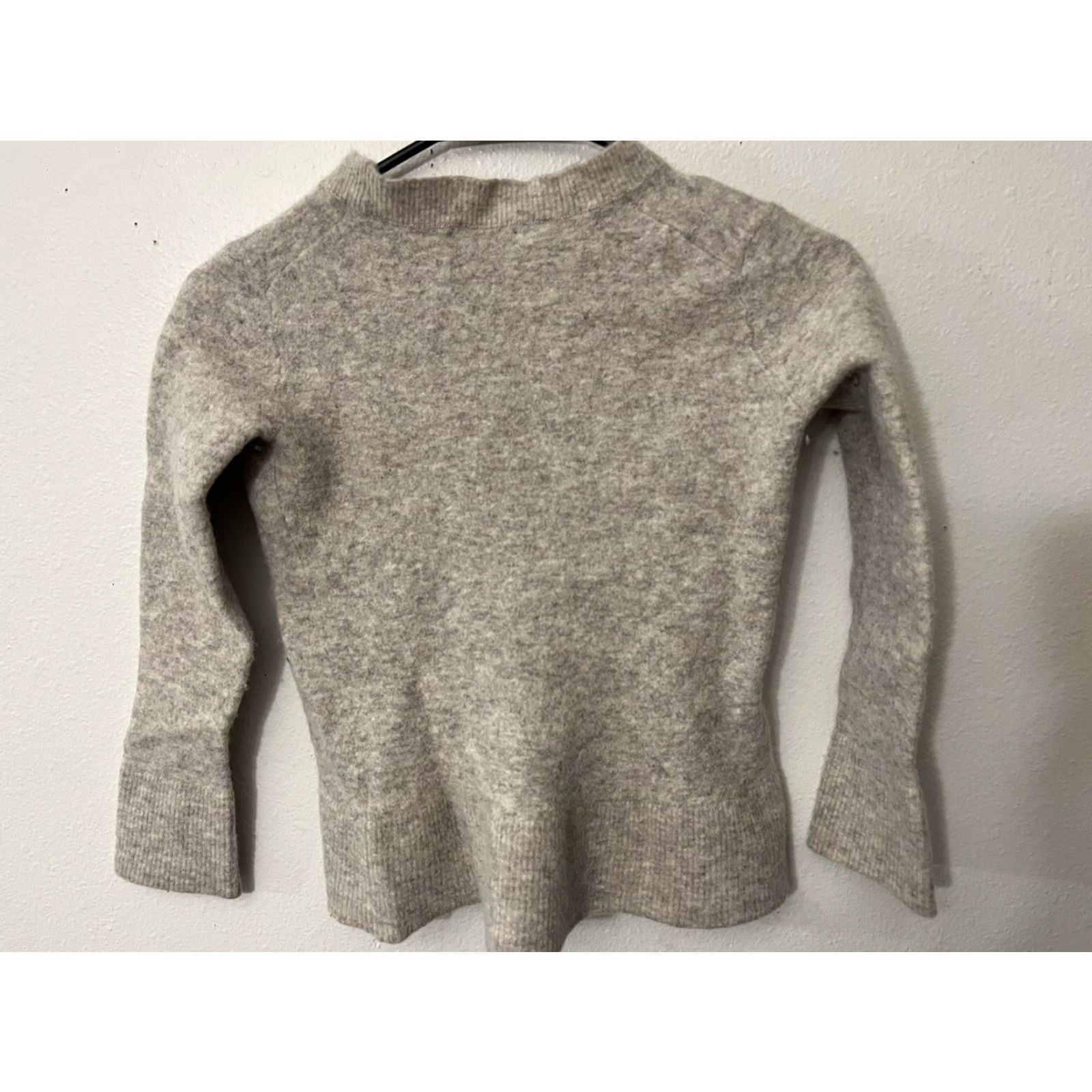 Banana Republic Banana Republic Gray Knit Sweater Womens Small Long Sleeve V-Neck Pullover Classic Size S / US 4 / IT 40 - 2 Thumbnail