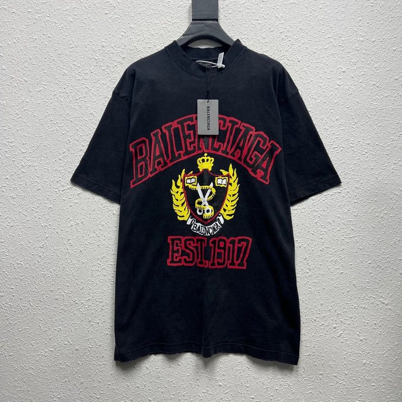 Balenciaga Balenciaga SS23 Graffiti Shield T-Shirt Size US XS / EU 42 / 0 - 1 Thumbnail