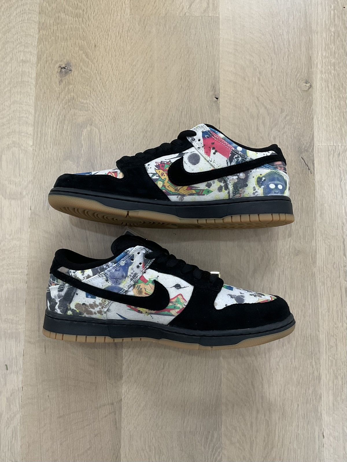 Nike × Supreme Nike SB x Supreme Dunk Low Pro QS Rammellzee Black Size US 9.5 / EU 42-43 - 6 Thumbnail