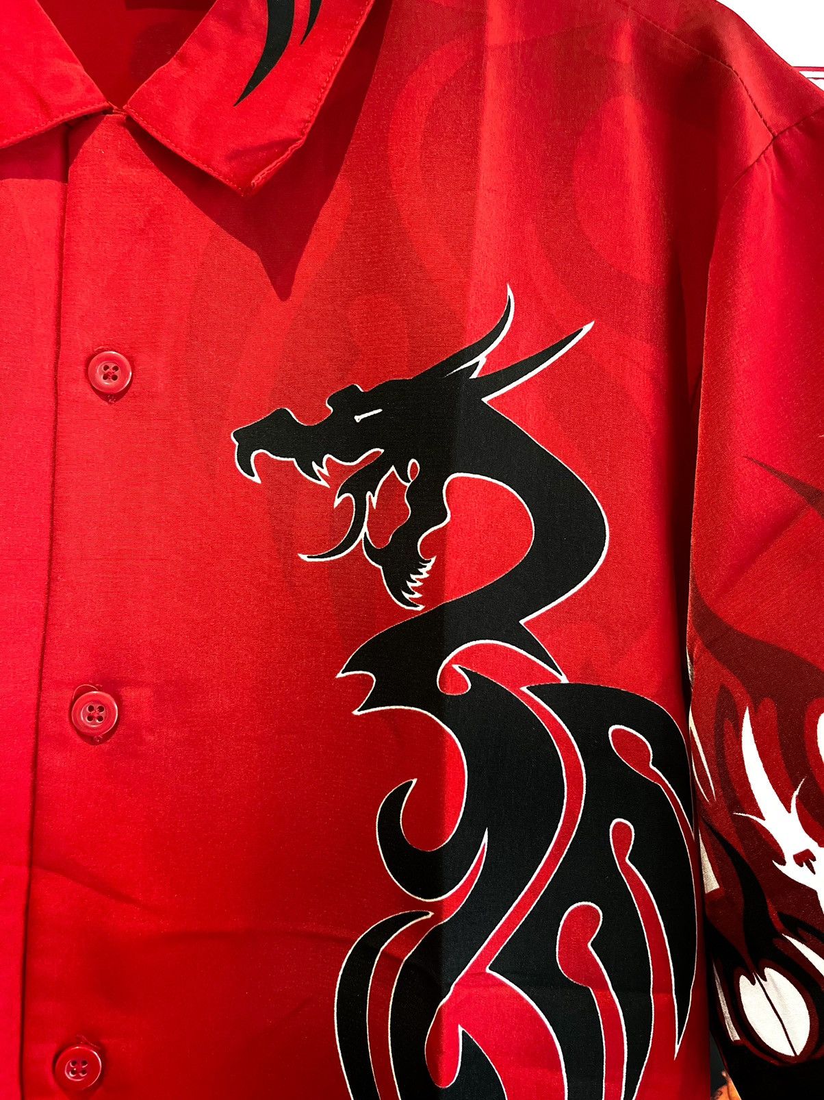 Dragonfly × Grunt Style × JNCO 𝐘2𝐊 𝐍𝐎 𝐁𝐎𝐔𝐍𝐃𝐀𝐑𝐈𝐄𝐒 𝐃𝐑𝐀𝐆𝐎𝐍 𝐅𝐋𝐀𝐌𝐄𝐒 𝐀𝐑𝐓 𝐎𝐏𝐄𝐍 𝐂𝐎𝐋𝐋𝐀𝐑 𝐒𝐇𝐈𝐑𝐓 Size US M / EU 48-50 / 2 - 5 Thumbnail