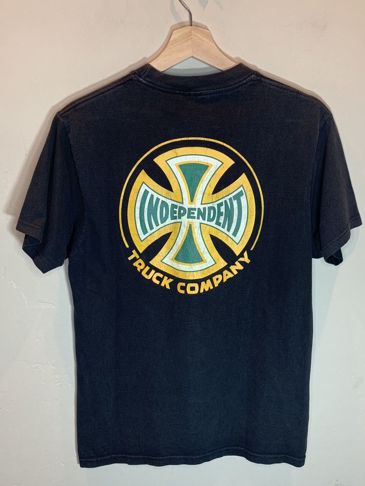 Independent Truck Co. *RARE* Vintage Independent Truck Co Cross Skate Art T-Shirt Size US S / EU 44-46 / 1 - 1 Thumbnail