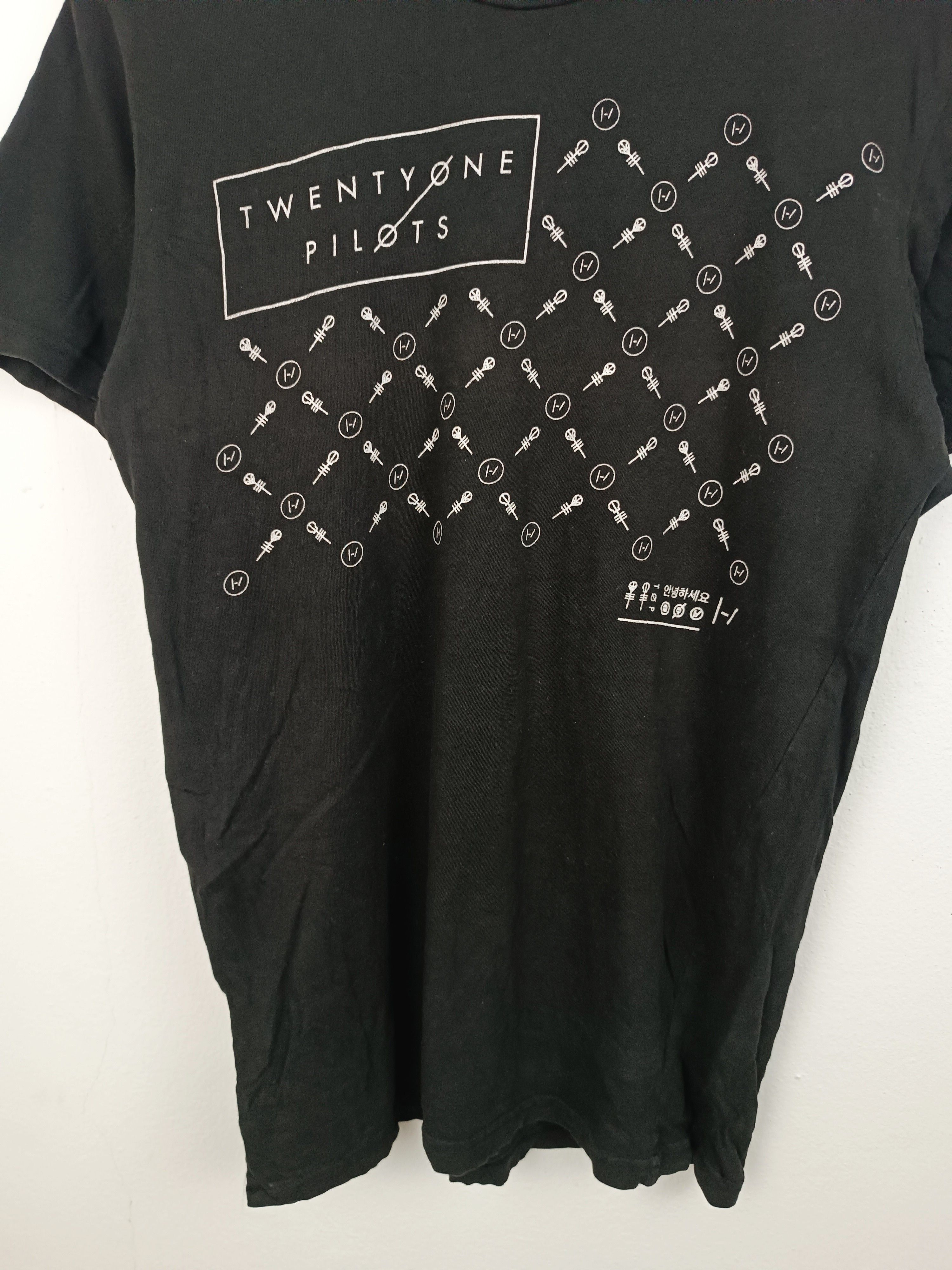 Band Tees VINTAGE TWENTY ONE PILOTS 21 TEE rock band rap linkin park Size US S / EU 44-46 / 1 - 6 Thumbnail