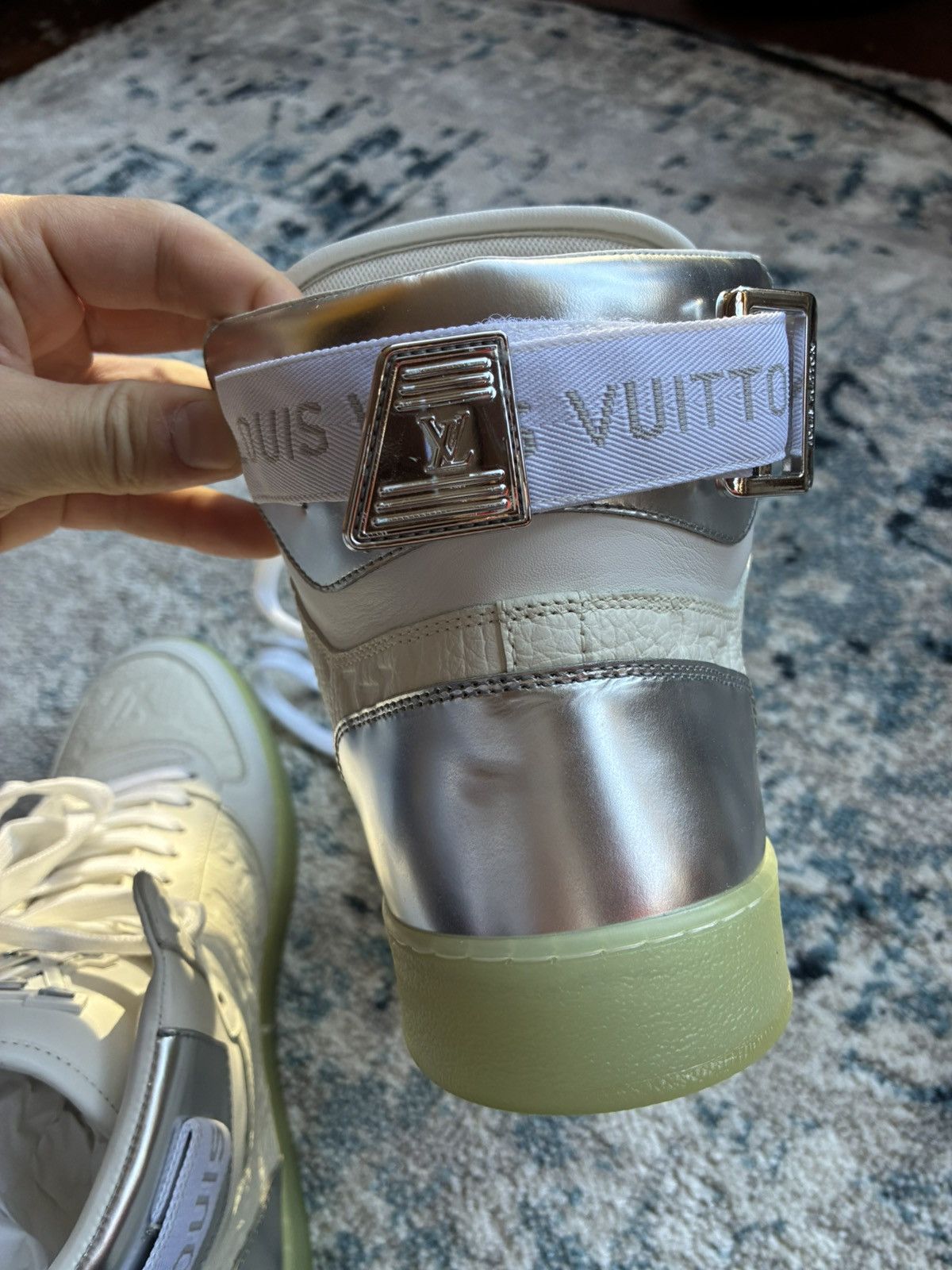 Louis Vuitton Louis Vuitton Rivoli Sneaker Monogram White Leather Size US 7 / EU 40 - 9 Thumbnail