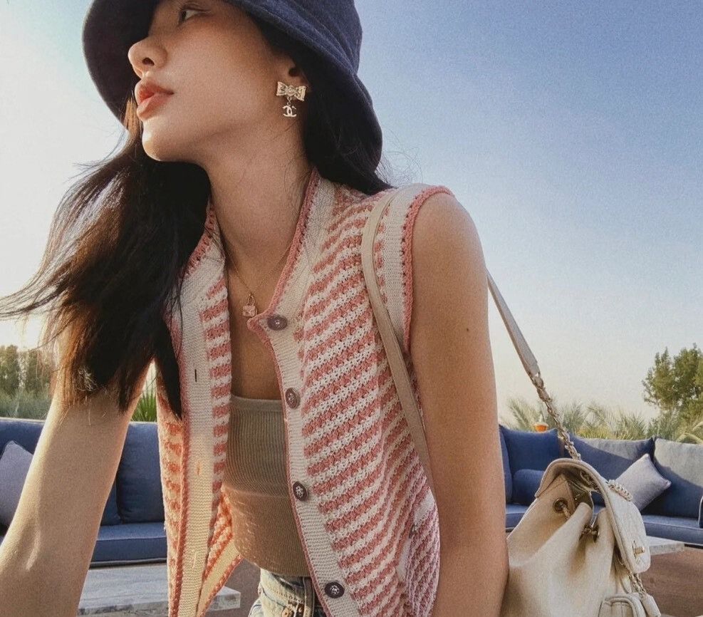 Chanel Chanel 22P Pink White Striped Knit Vest Size XS / US 0-2 / IT 36-38 - 1 Thumbnail
