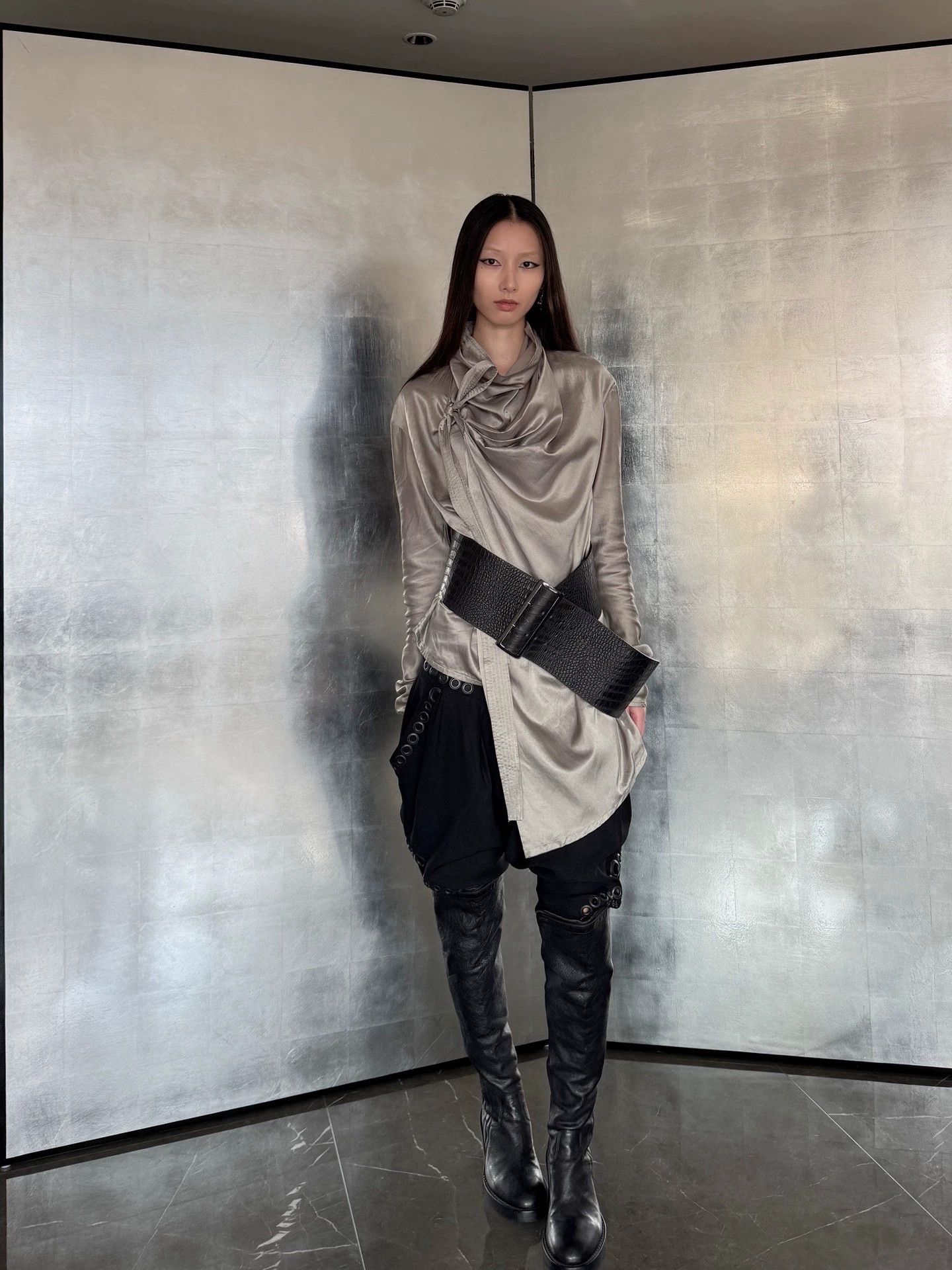 Haider Ackermann Haider Ackermann Vintage Silk Tie Neck Irregular Long Sleeve Top Size XS / US 0-2 / IT 36-38 - 2 Thumbnail