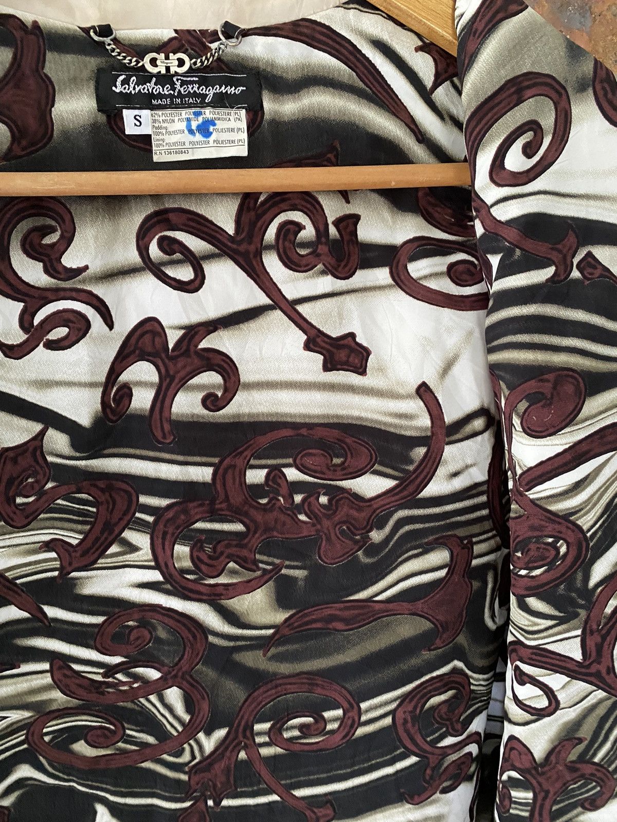 Salvatore Ferragamo 1990s Ferragamo Quilted abstract lining Jacket Size M / US 6-8 / IT 42-44 - 12 Thumbnail
