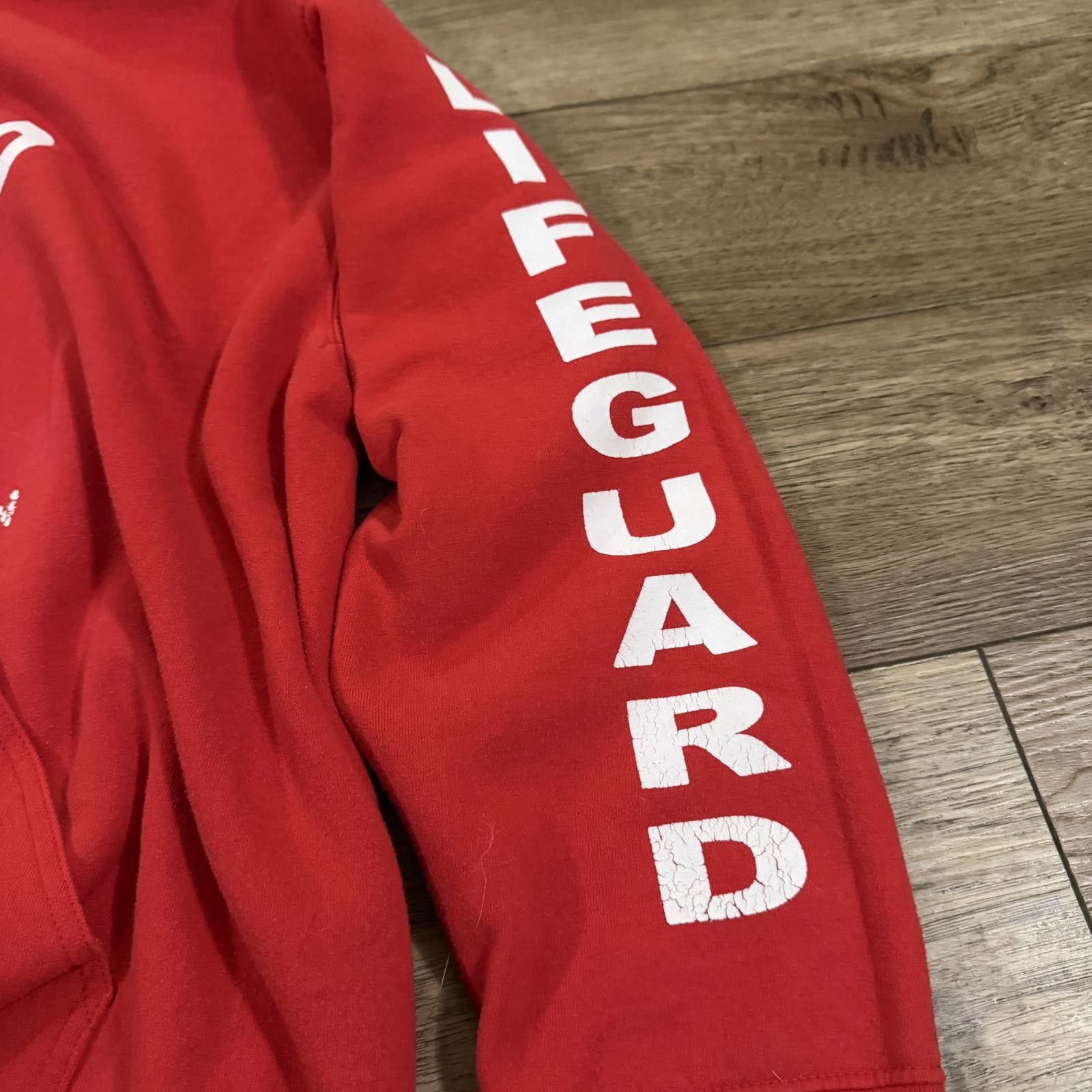 Gildan Vintage Lifeguard Red Hoodie Sunriver Oregon 90s Y2K Size US XL / EU 56 / 4 - 2 Thumbnail
