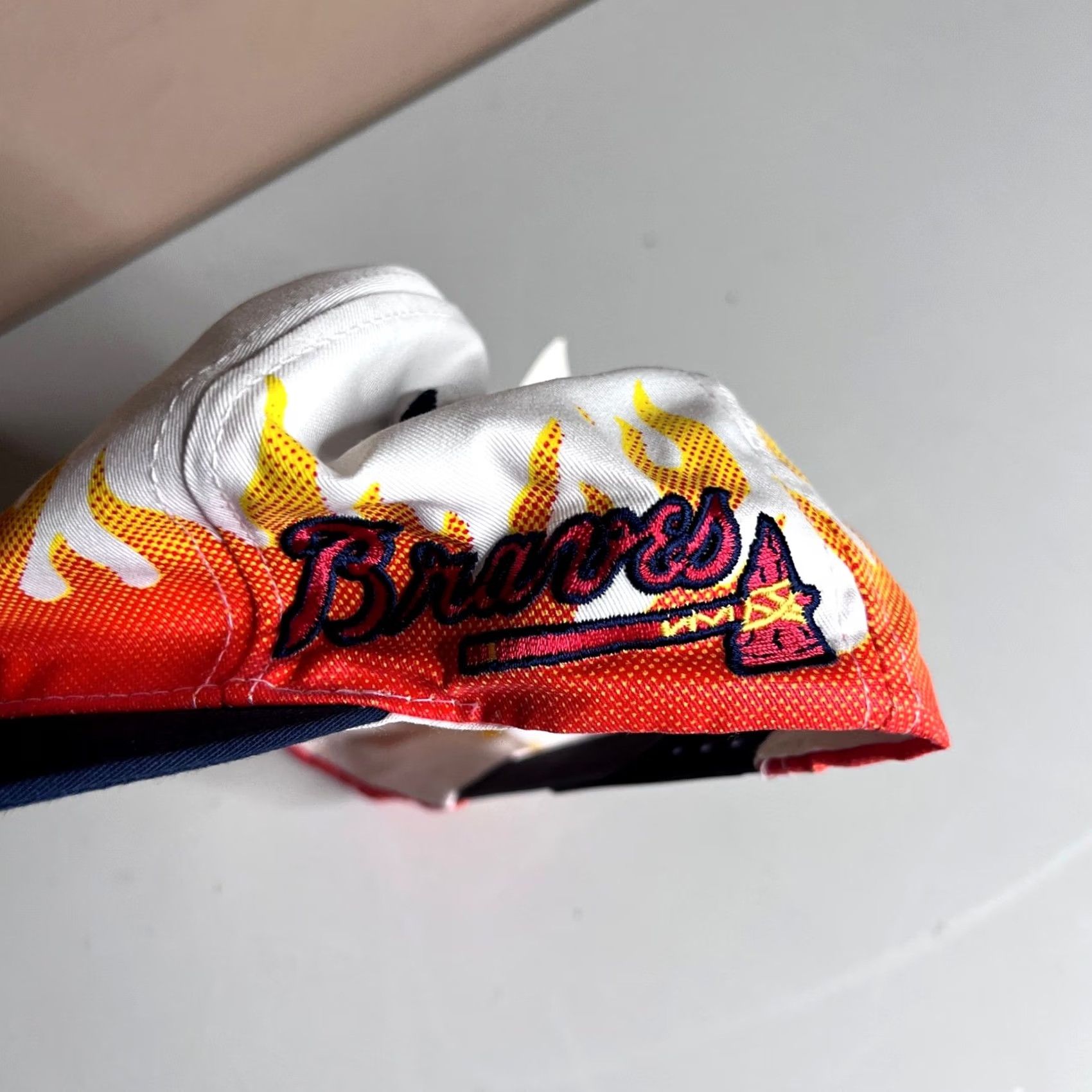 MLB VINTAGE Annco Atlanta Braves Snapback Hat MLB NWT White Navy On Fire Flame Size ONE SIZE - 5 Thumbnail