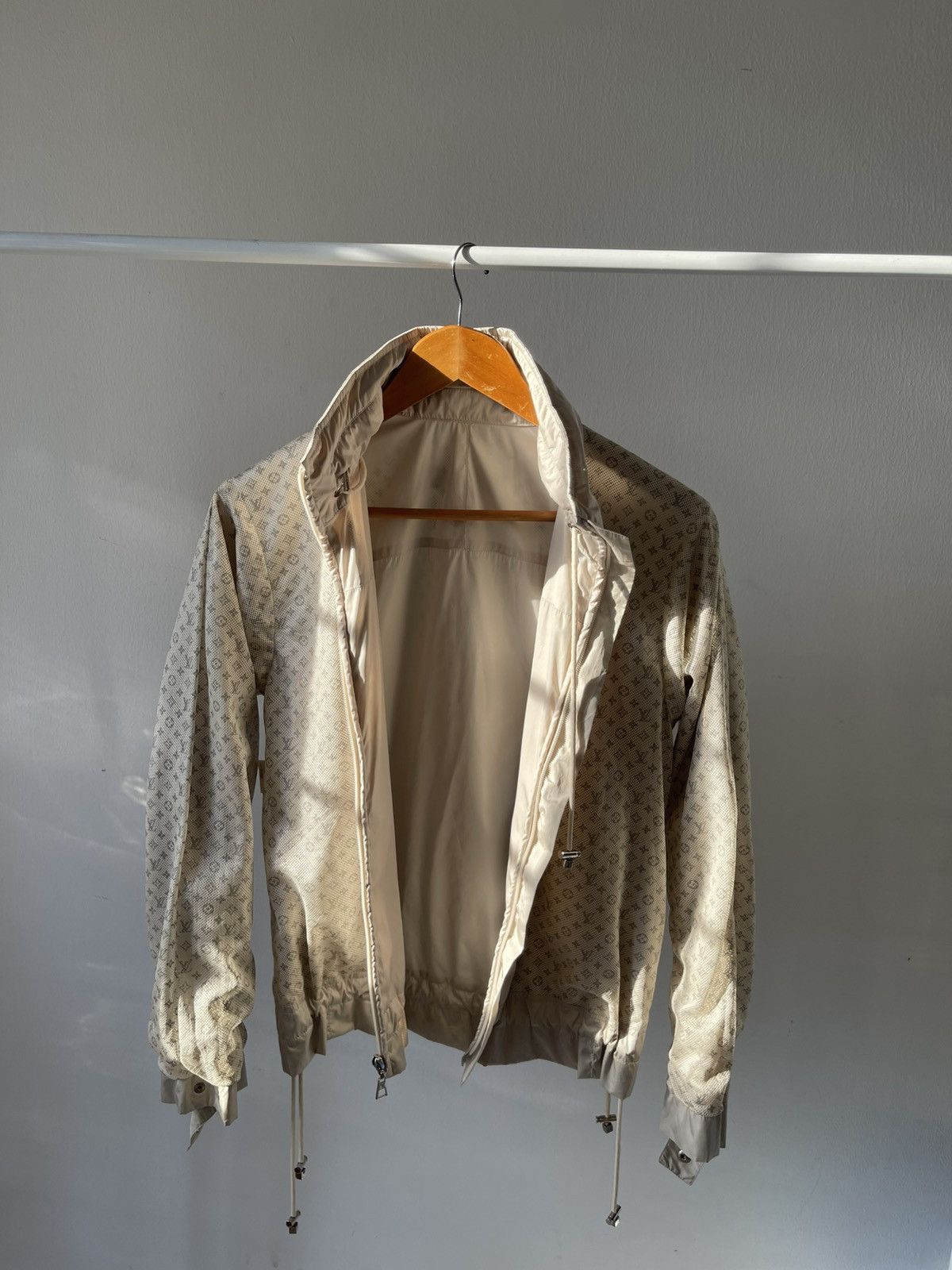 Louis Vuitton Louis Vuitton Monogram Linen Windbreaker Zip Hoodie Size US M / EU 48-50 / 2 - 10 Thumbnail