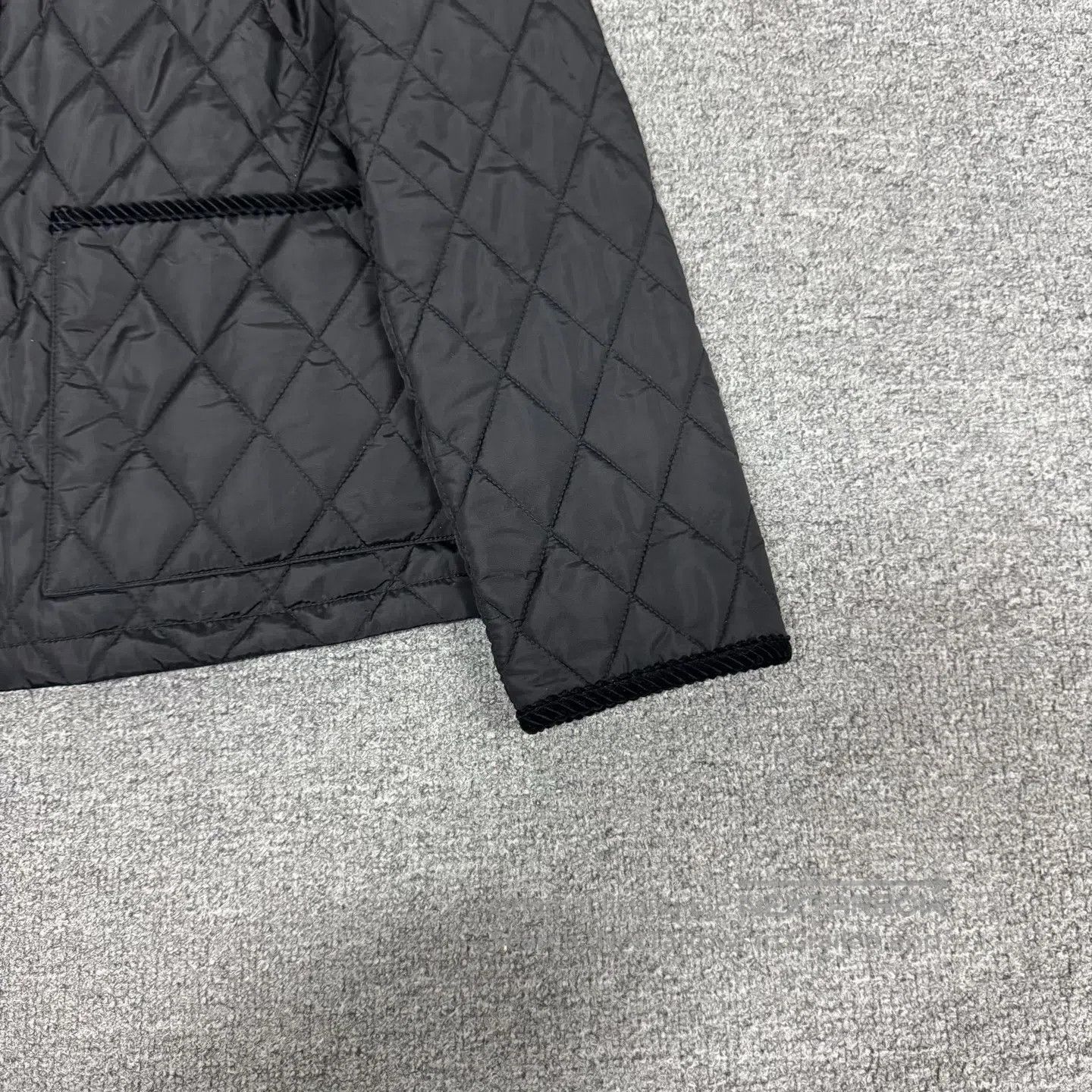 Burberry BURBERRY Warhorse Logo: Black diamond-patterned quilted co Size S / US 4 / IT 40 - 5 Thumbnail