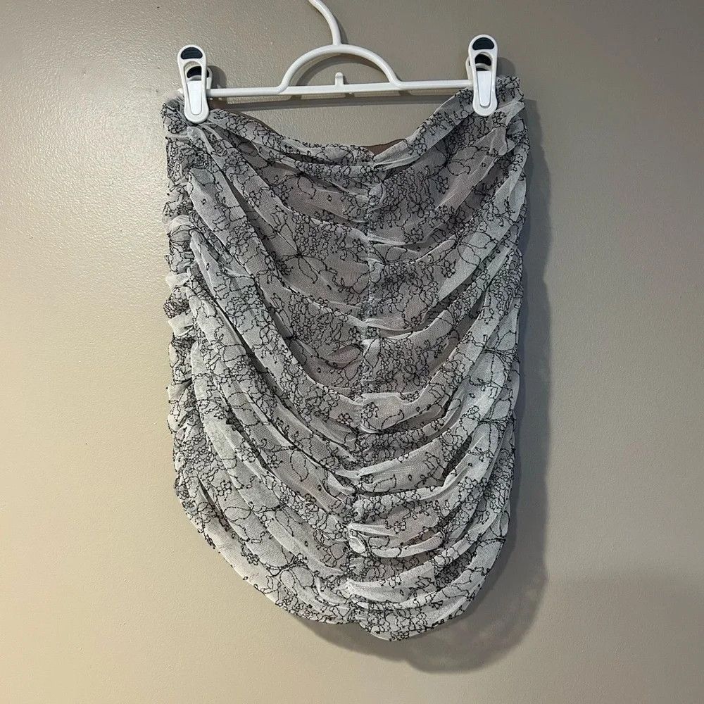 Maniere De Vior Ruched Lace Asymmetric gothic monochrome Mini Skirt Size 28" / US 6 / IT 42 - 5 Thumbnail