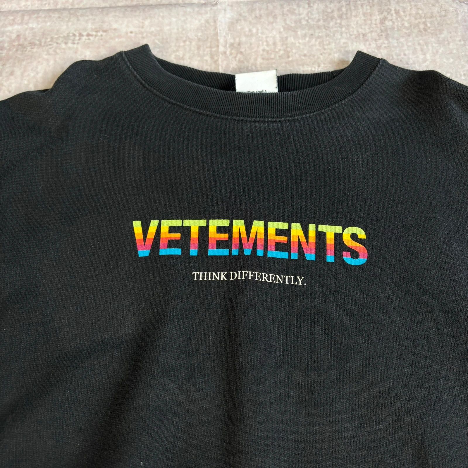 Vetements Vetements Apple think differently sweatshirt crewneck Size US M / EU 48-50 / 2 - 2 Thumbnail