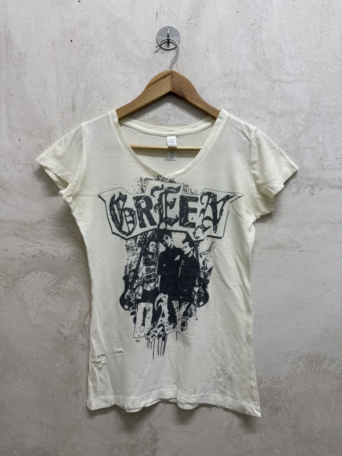 Band Tees Distressed Green Day Grunge Thrash Rock Tee Size XS / US 0-2 / IT 36-38 - 1 Thumbnail