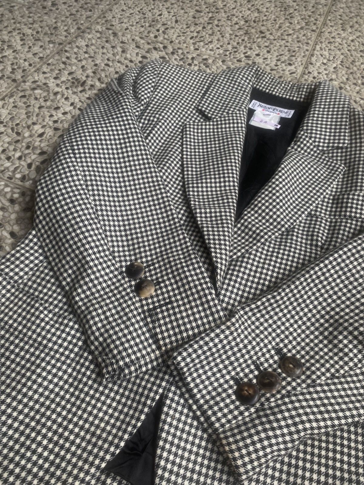 Yves Saint Laurent Vintage YSL Rive Gauche Houndstooth Blazer Made in France Size XS / US 0-2 / IT 36-38 - 4 Thumbnail