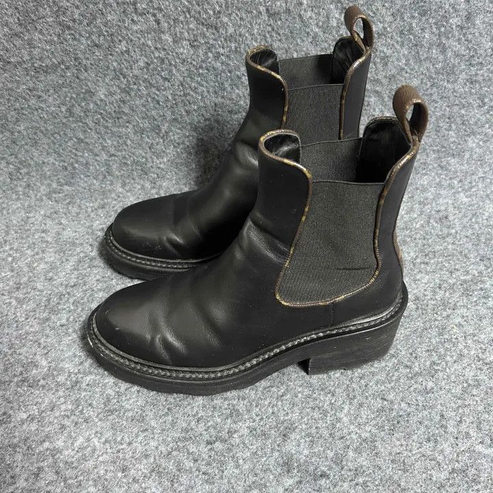Louis Vuitton Louis Vuitton Beaubourg Black Chelsea Boots for Women 0079 Size US 6 / IT 36 - 1 Thumbnail