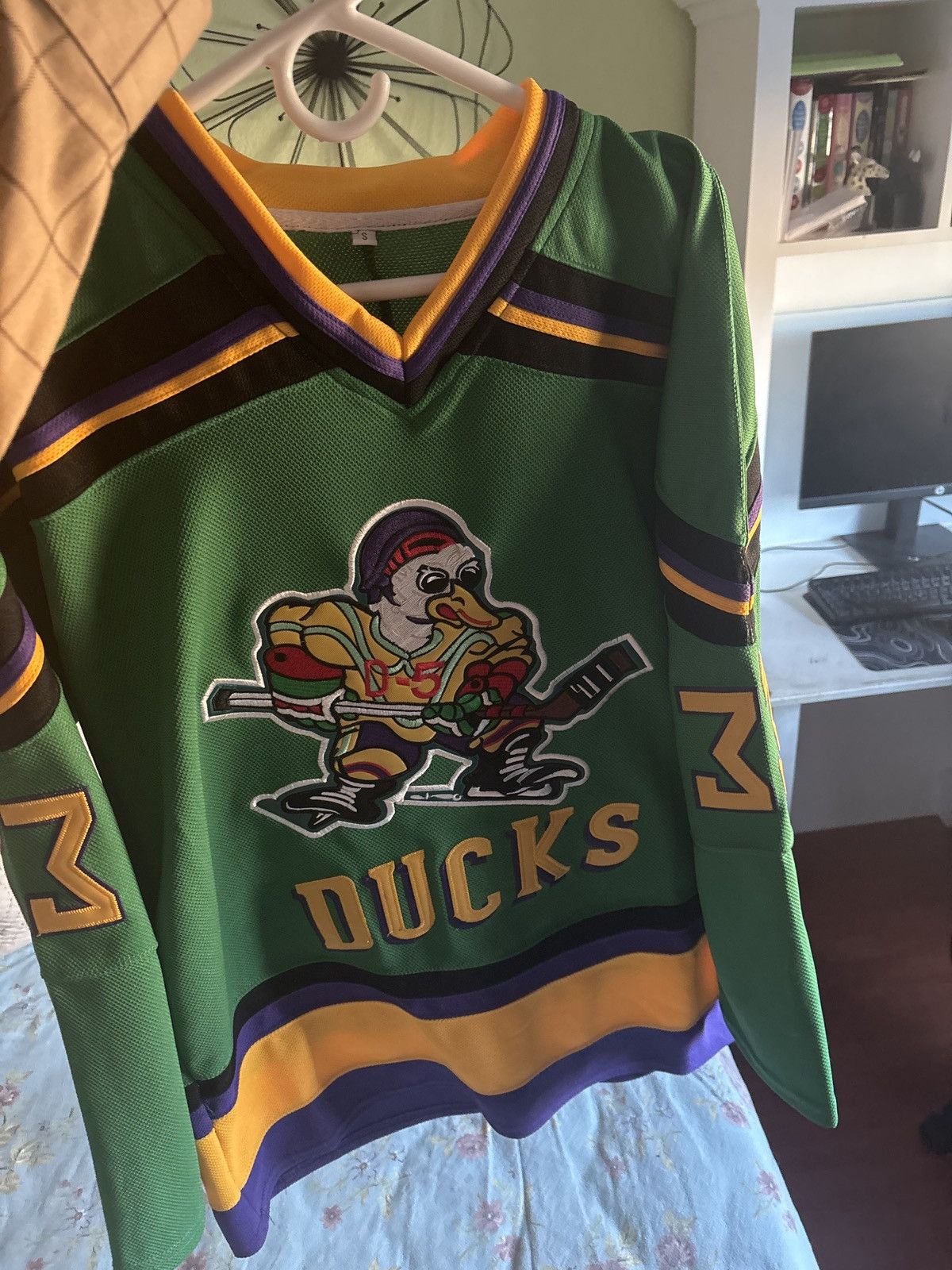 NHL Mighty ducks jersey, Goldberg #33 Size US S / EU 44-46 / 1 - 3 Thumbnail