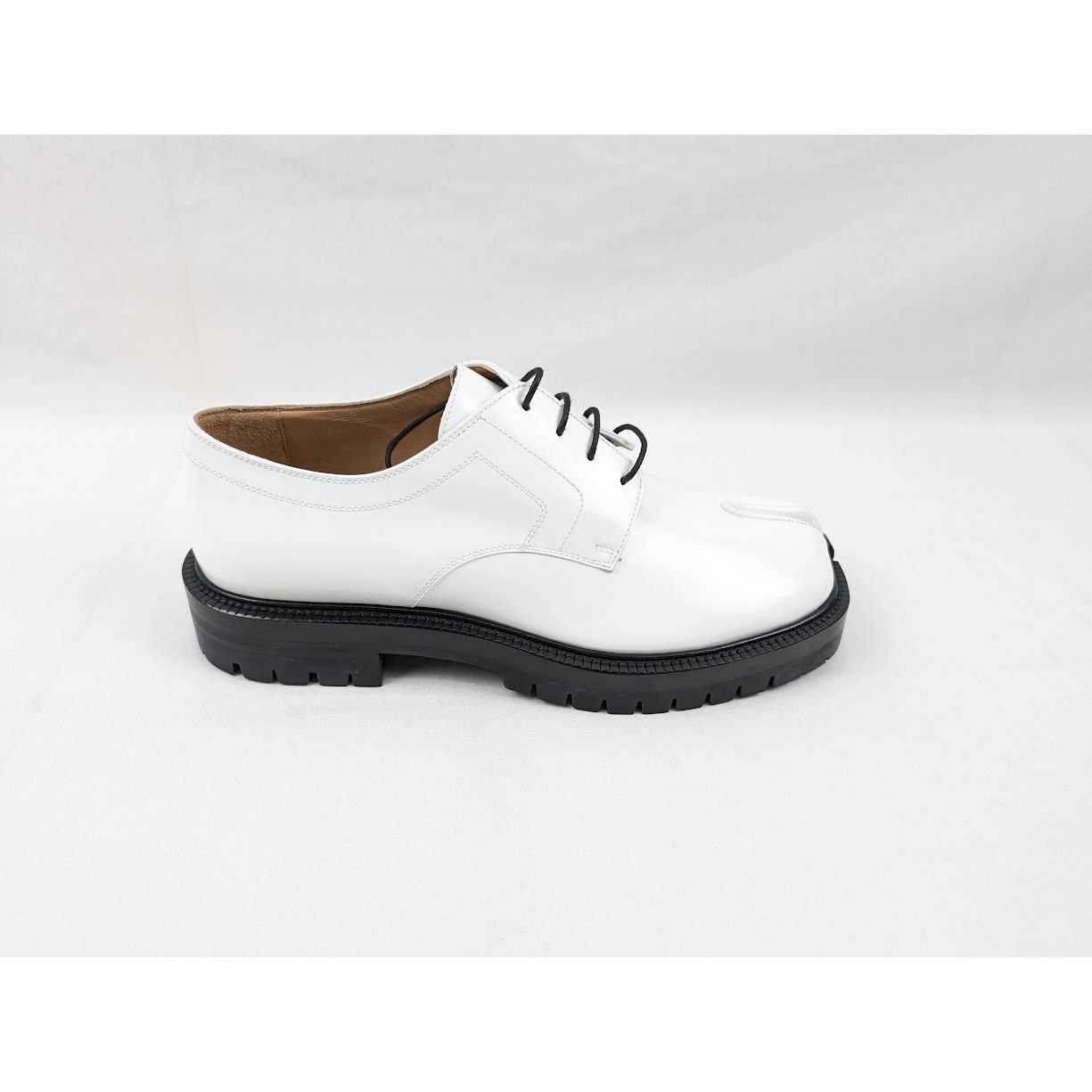 Maison Margiela o1rshd1 Laced Tabi Loafers in White Size US 10 / EU 43 - 1 Thumbnail