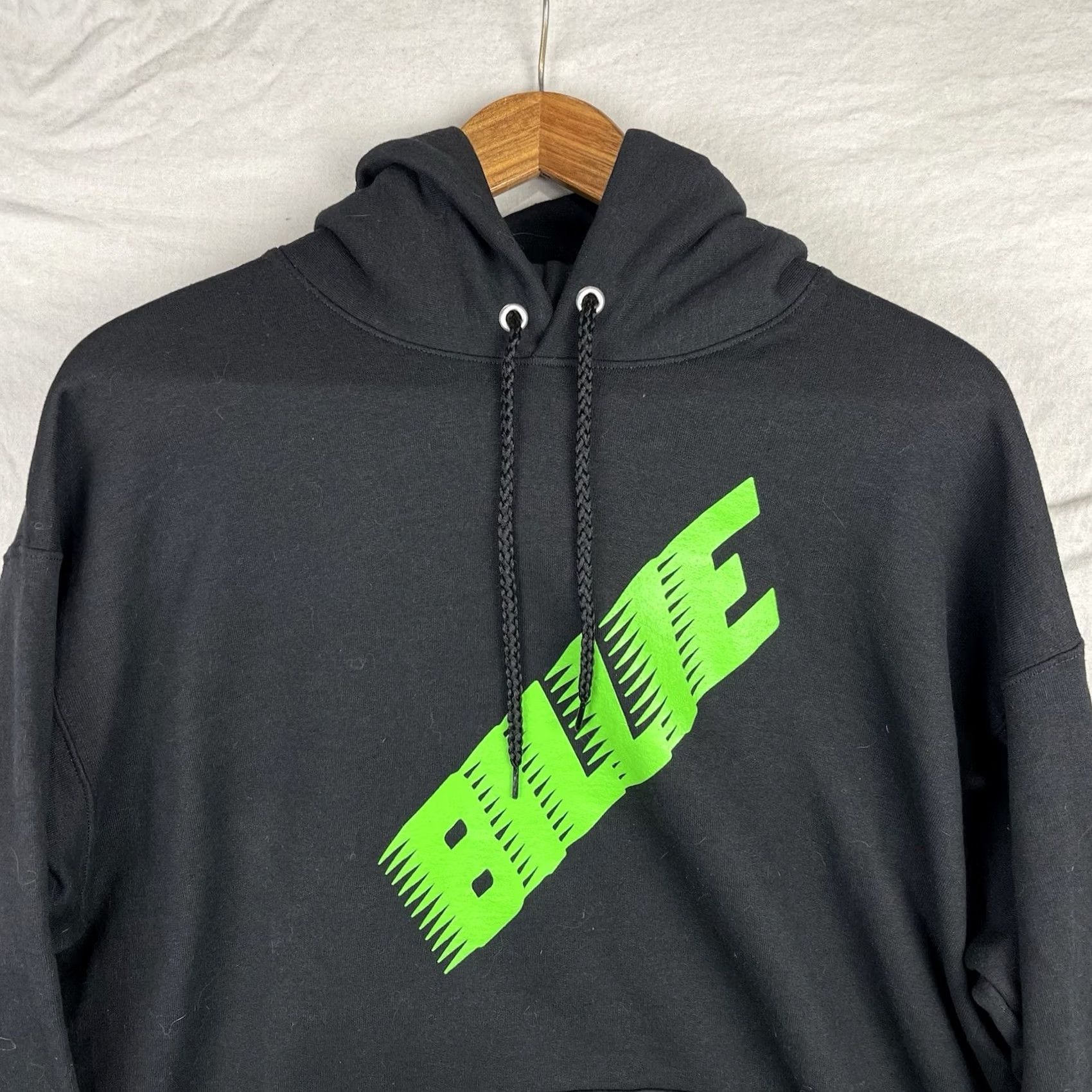 Vintage Billie Eilish Hoodie Mens Large Black World Tour Concert Sweatshirt Pullover Size US L / EU 52-54 / 3 - 4 Thumbnail