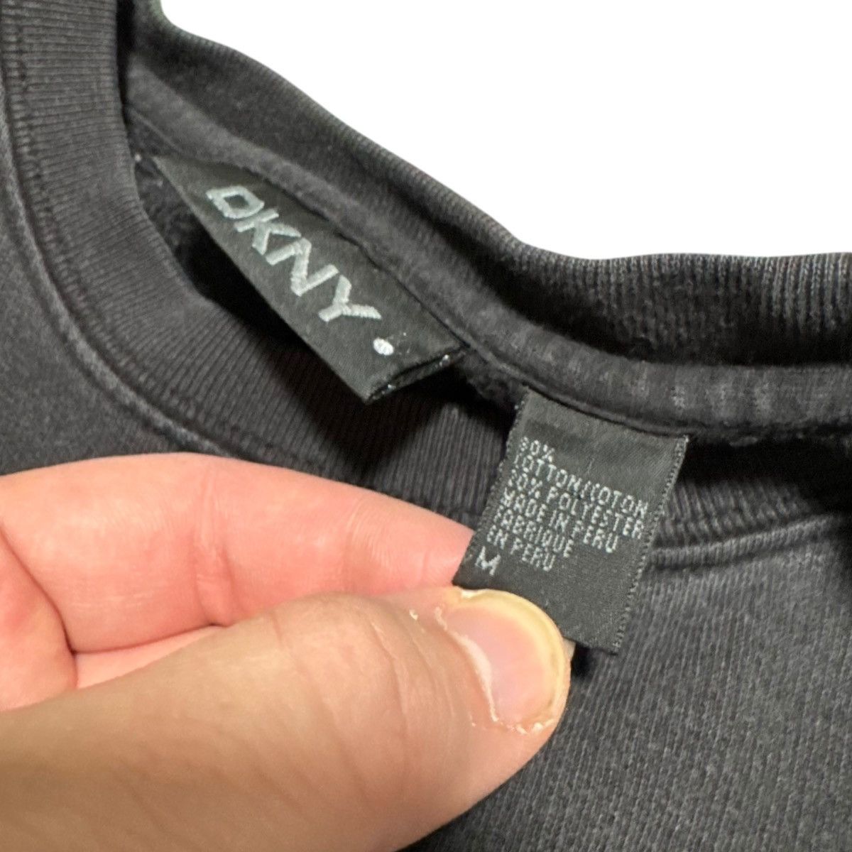 DKNY × Vintage 2000s DKNY Embroidered Faded Crewneck Sweatshirt Adult M Size US M / EU 48-50 / 2 - 4 Thumbnail