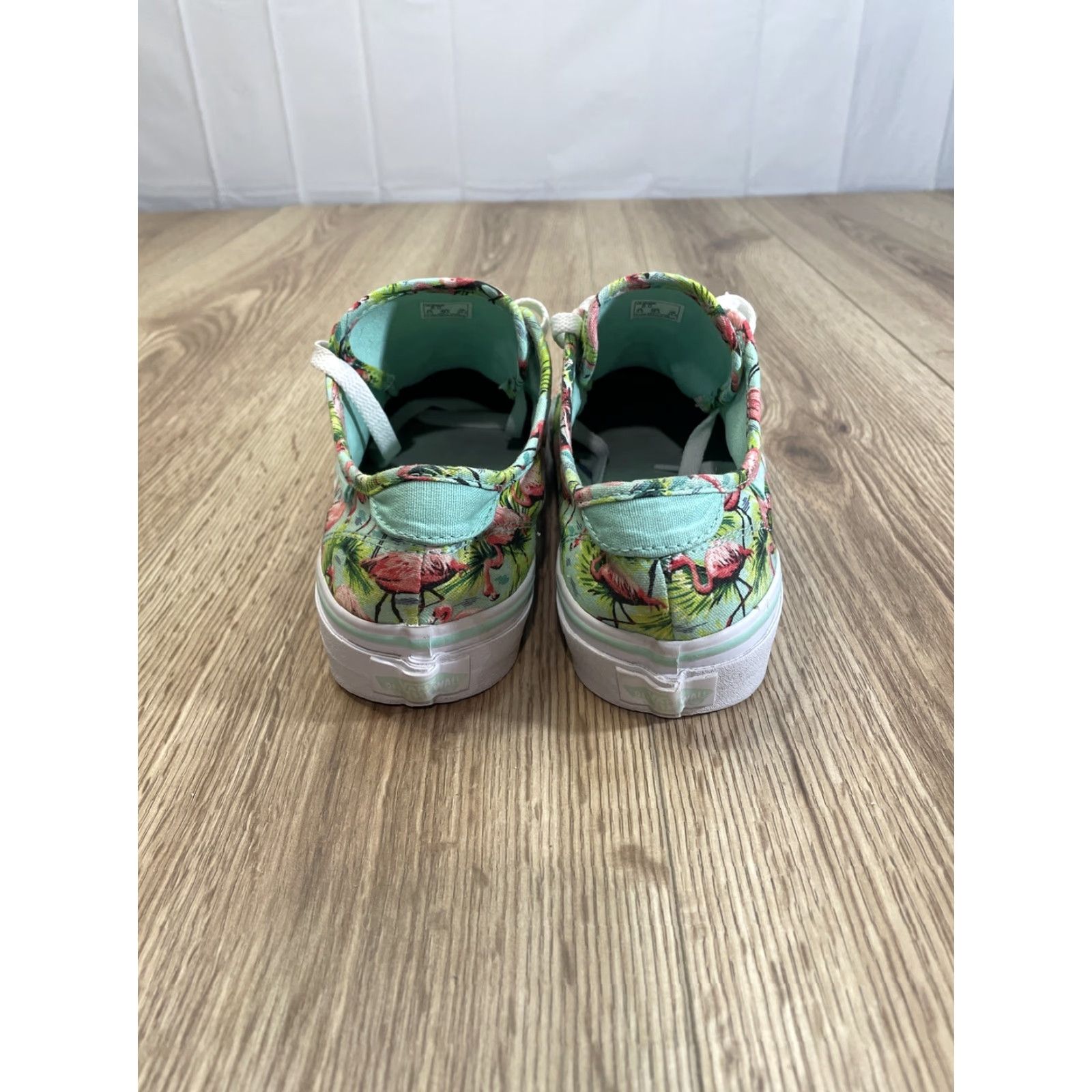 Vans VANS Women’s Low Top Sneaker size 8 Tropical Flamingo Multicolor Fabric Athletic Size US 8 / IT 38 - 5 Thumbnail