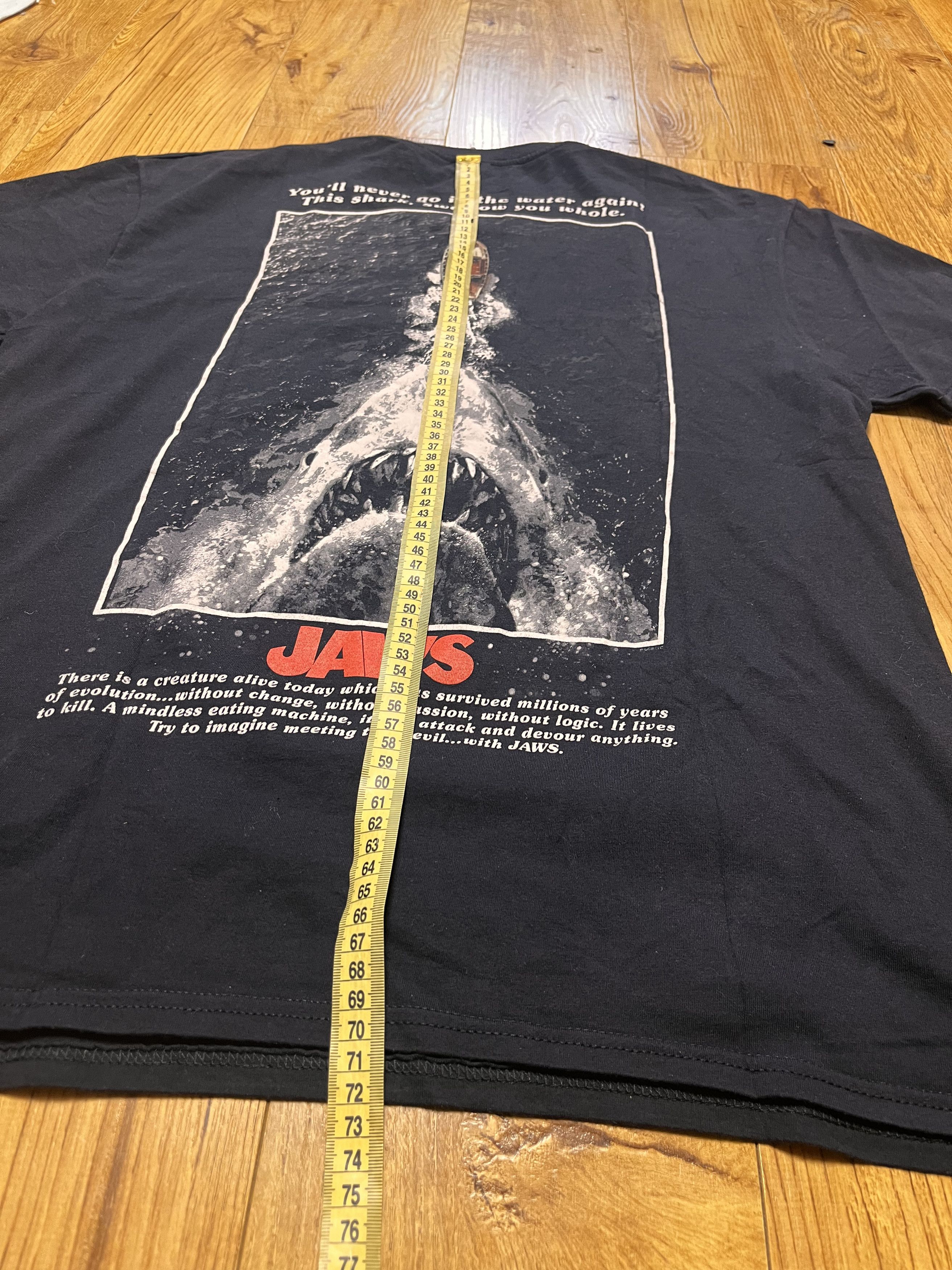Vintage JAWS Movie Shark Chasing Boat Poster Steven Spielberg Tee Size US L / EU 52-54 / 3 - 6 Thumbnail