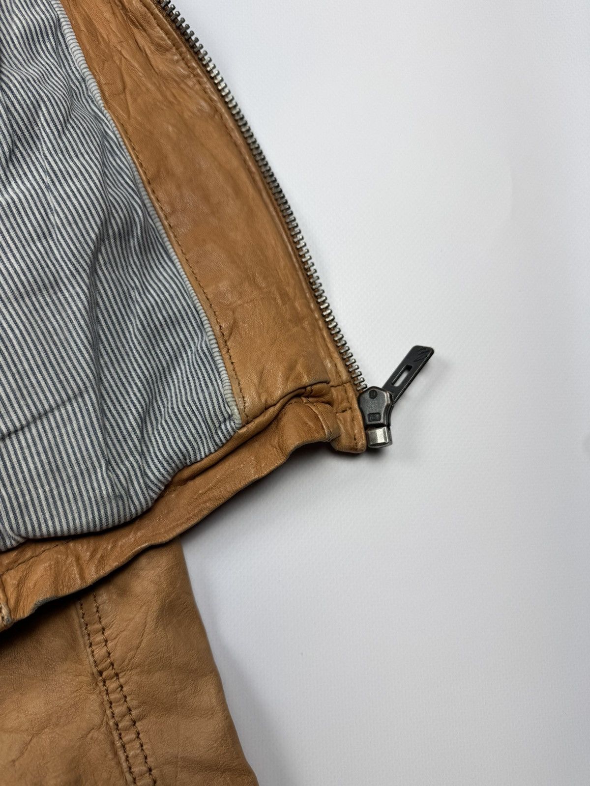 Vintage Vintage Y2k Distressed Leather Biker Jacket Size US L / EU 52-54 / 3 - 13 Thumbnail