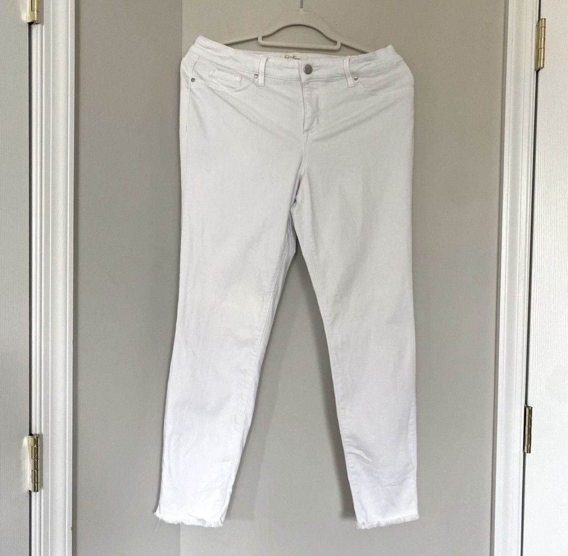 Jessica Simpson JESSICA SIMPSON KISS ME ANKLE SKINNY MID RISE JEANS IN WHITE Size 30" / US 8 / IT 44 - 1 Thumbnail