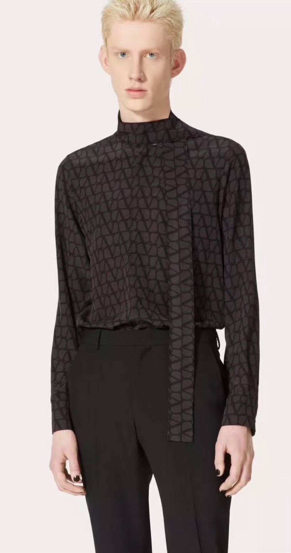 Valentino Valentino Silk Logo Print Shirt Size US M / EU 48-50 / 2 - 1 Thumbnail